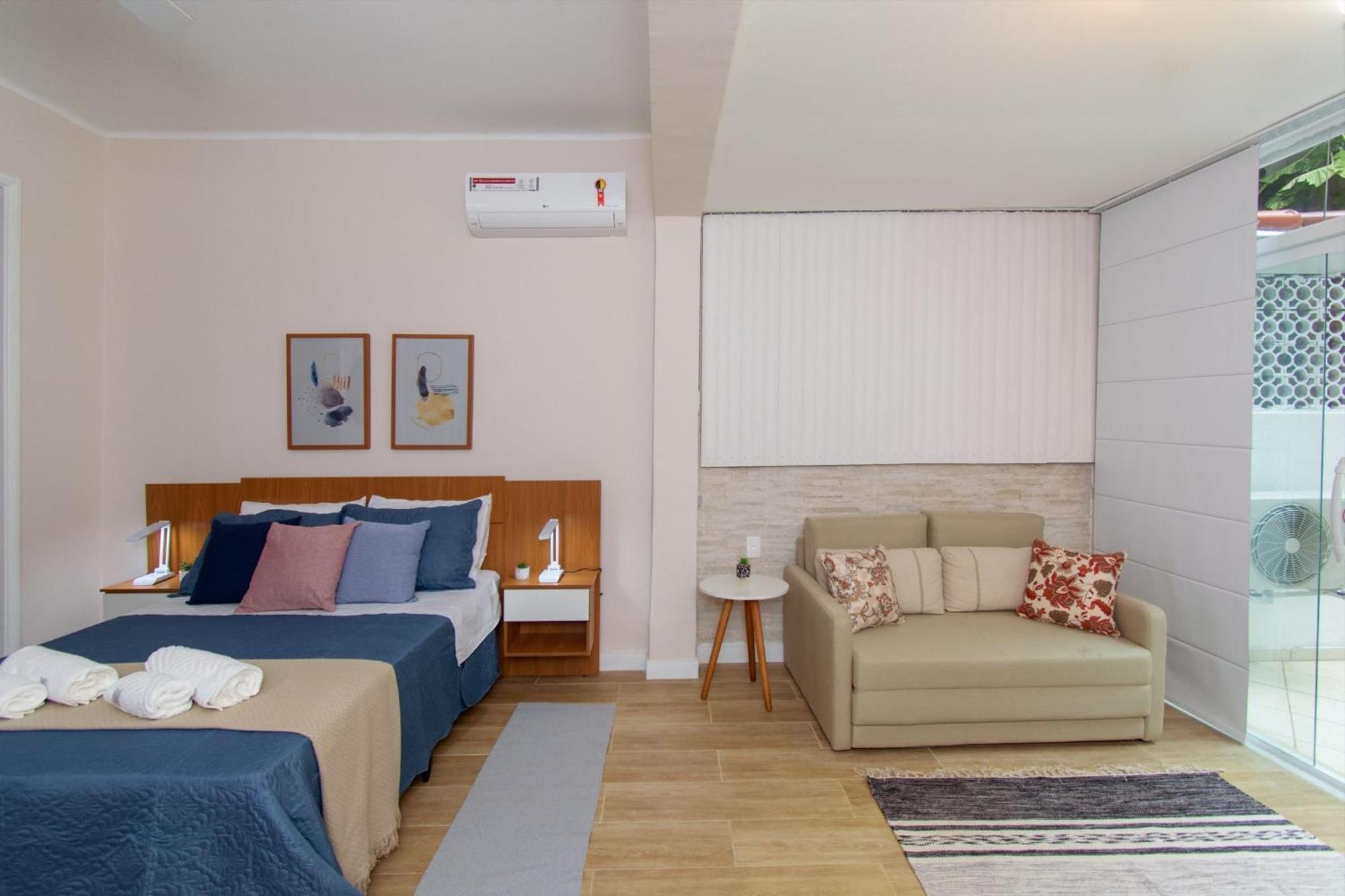 Maravilhoso Loft Em Copacabana A 150 Metros Da Com Um Varandao Em Meio Ao Verde.
