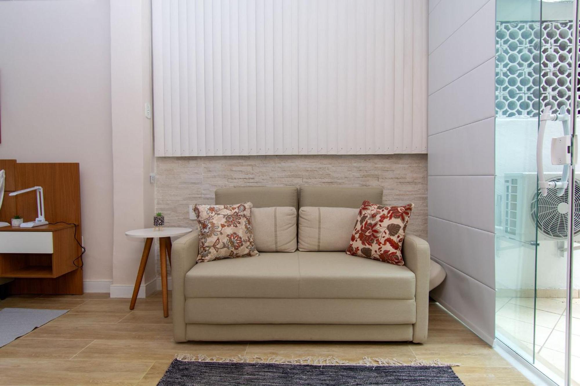 Apartamento Maravilhoso Loft Em Copacabana A 150 Metros Da Com Um Varandao Em Meio Ao Verde. *