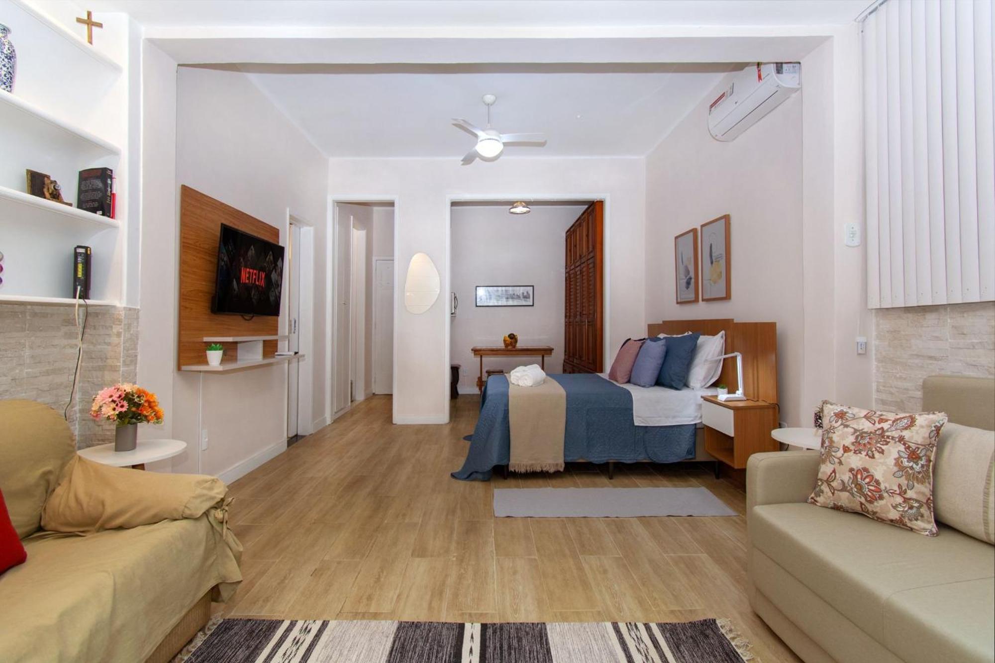 Maravilhoso Loft Em Copacabana A 150 Metros Da Com Um Varandao Em Meio Ao Verde. Apartamento Rio de Janeiro
