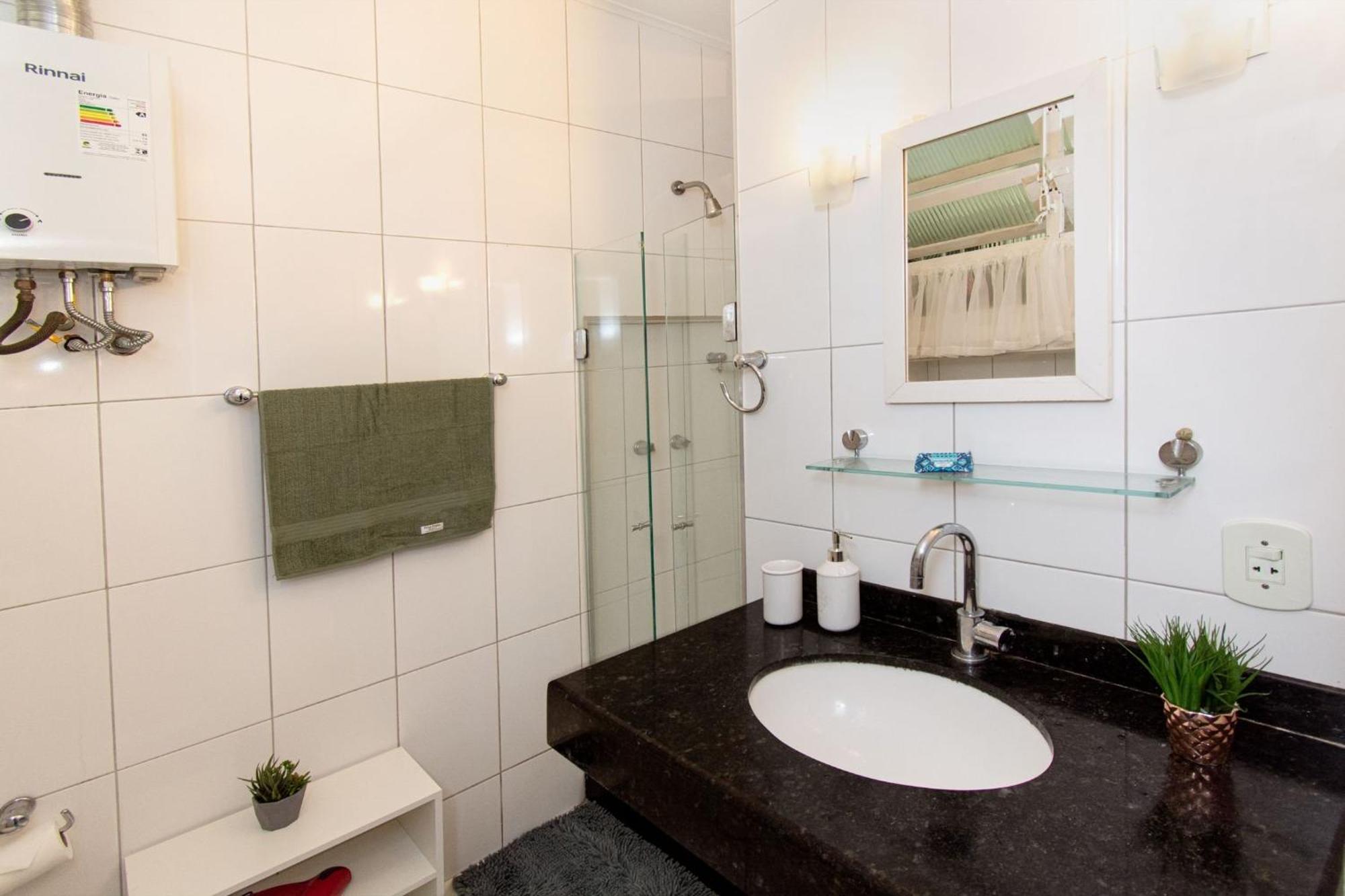 Maravilhoso Loft Em Copacabana A 150 Metros Da Com Um Varandao Em Meio Ao Verde.