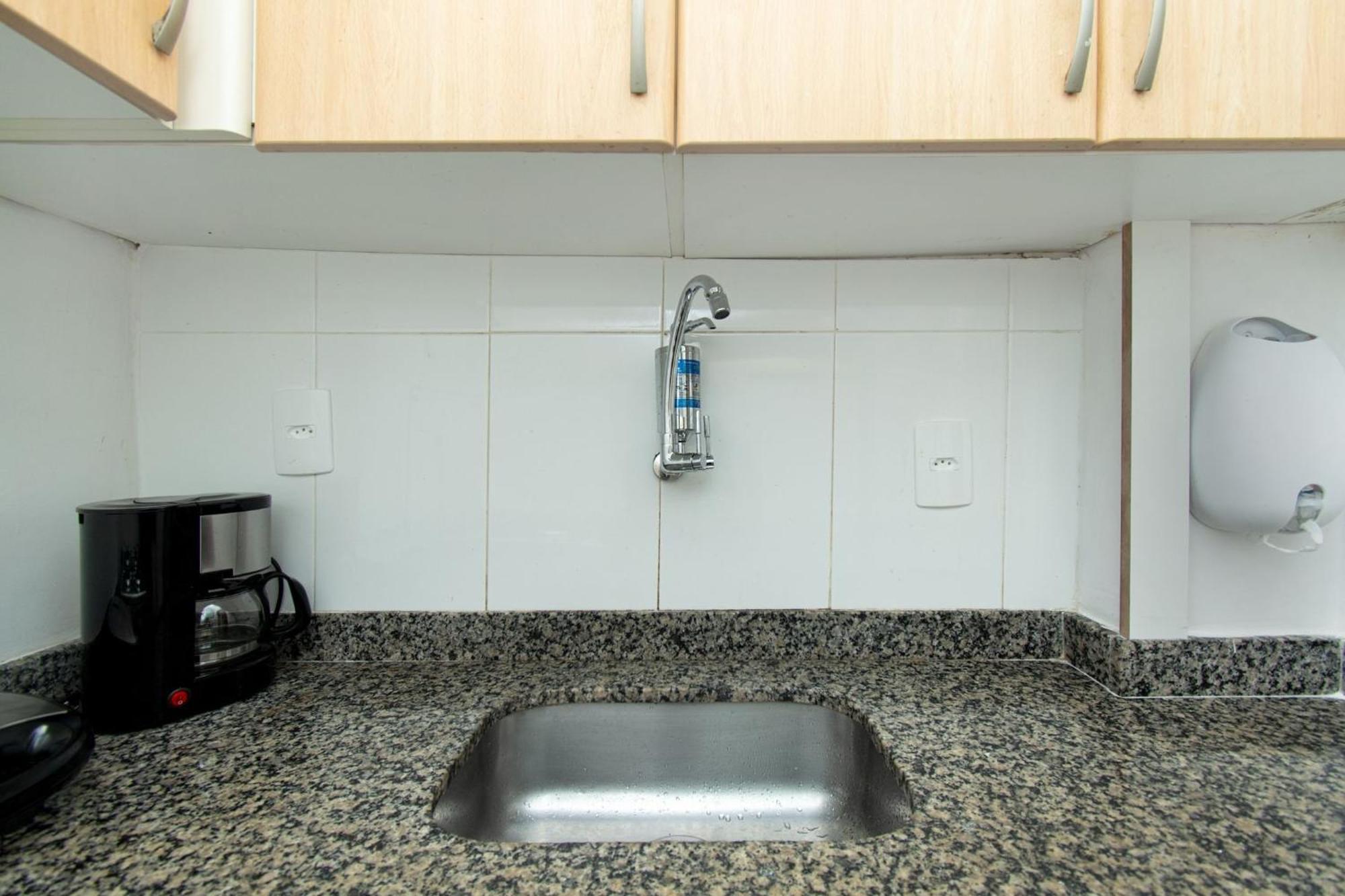 Apartamento Maravilhoso Loft Em Copacabana A 150 Metros Da Com Um Varandao Em Meio Ao Verde. *