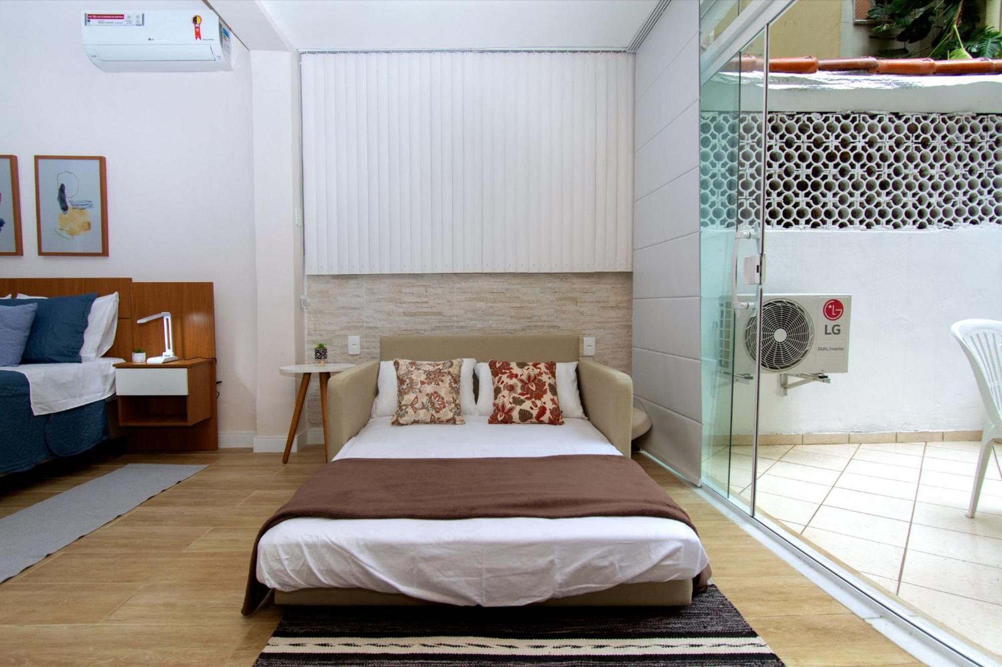 Apartamento Maravilhoso Loft Em Copacabana A 150 Metros Da Com Um Varandao Em Meio Ao Verde.