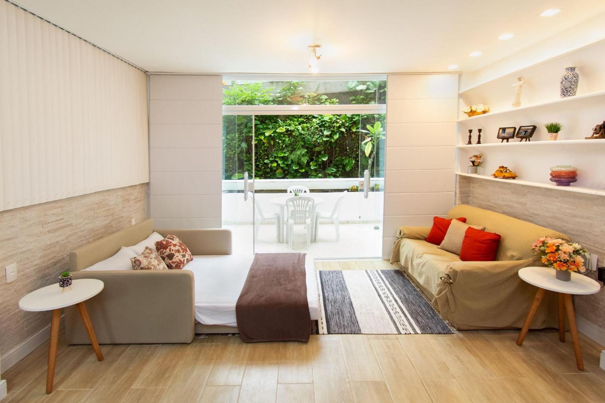 Maravilhoso Loft Em Copacabana A 150 Metros Da Com Um Varandao Em Meio Ao Verde. Apartamento