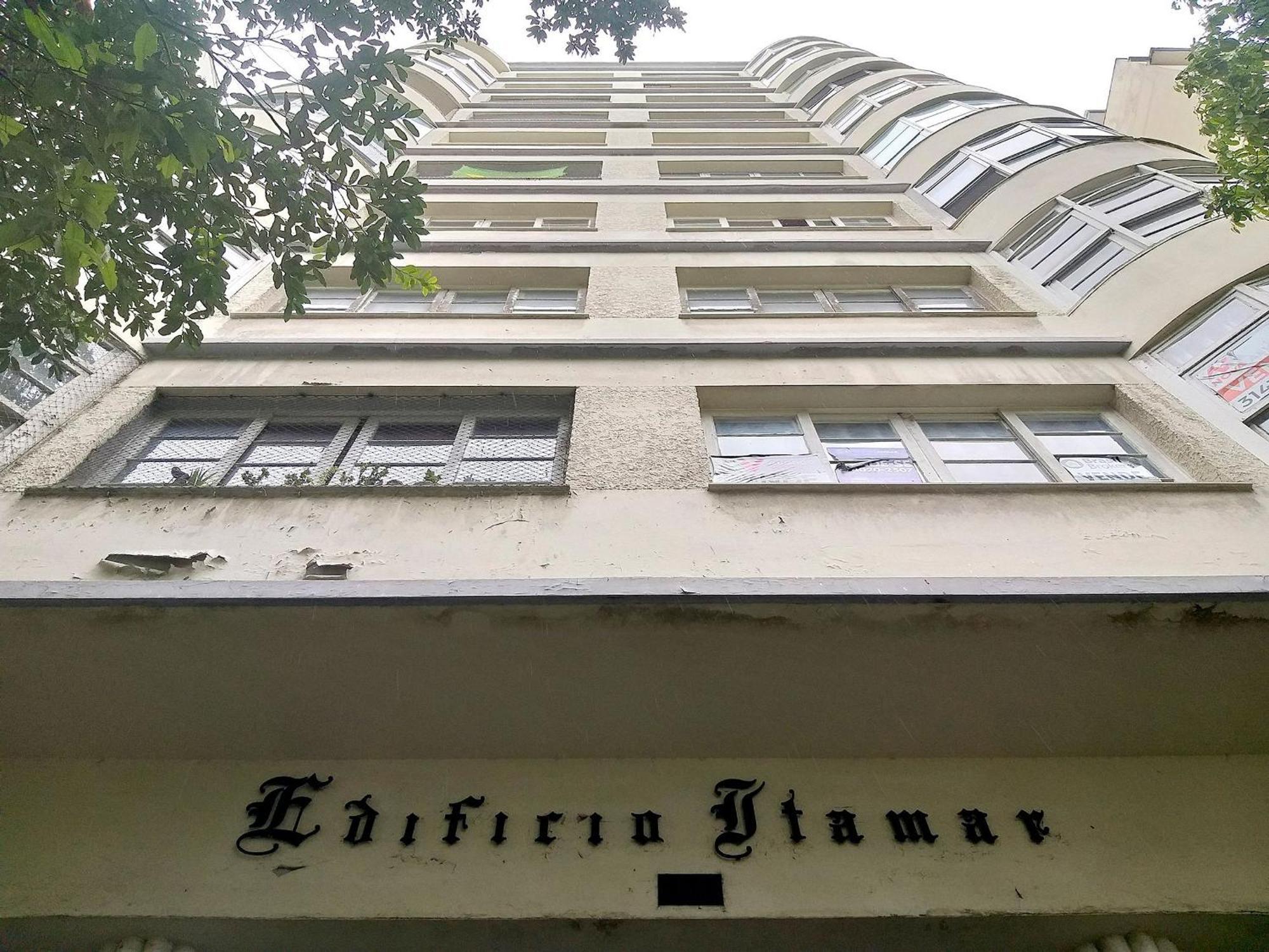 Apartamento Maravilhoso Loft Em Copacabana A 150 Metros Da Com Um Varandao Em Meio Ao Verde.
