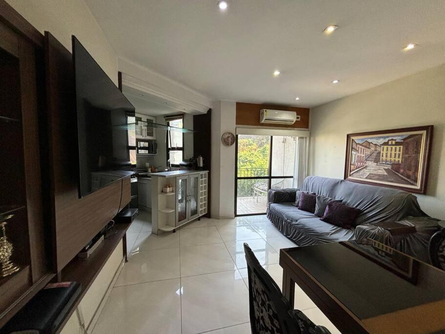 A 5min- Com Piscina, Portaria 24hrs, Internet 500mg, Shopping Rio Sul 2min A Pe! Apartamento