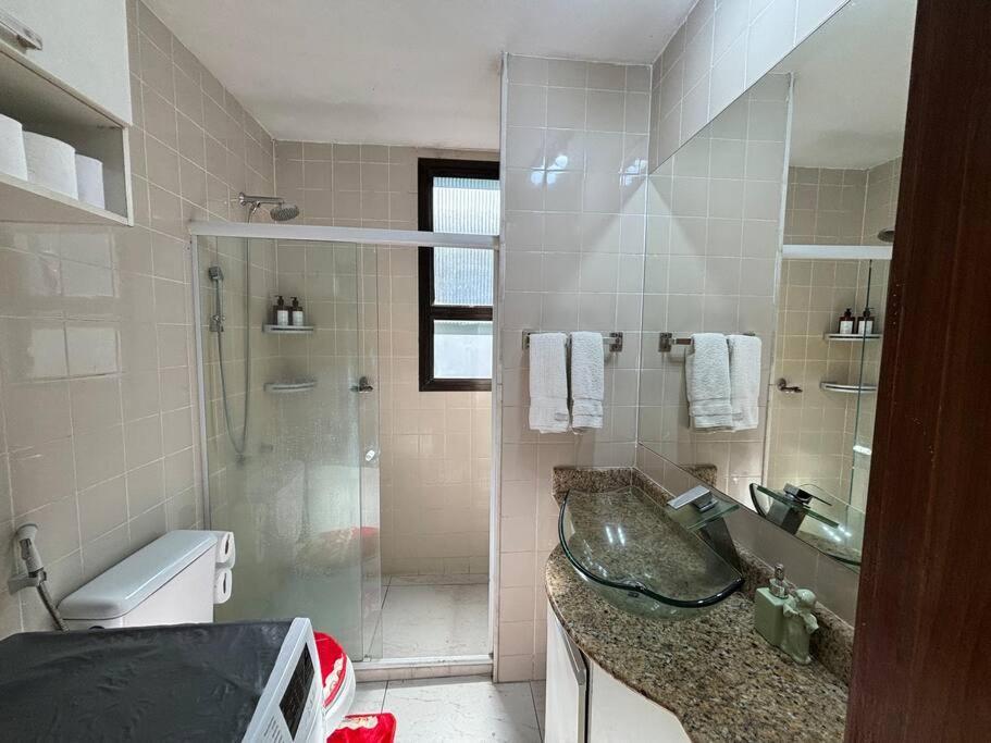 A 5min- Com Piscina, Portaria 24hrs, Internet 500mg, Shopping Rio Sul 2min A Pe! * Rio de Janeiro