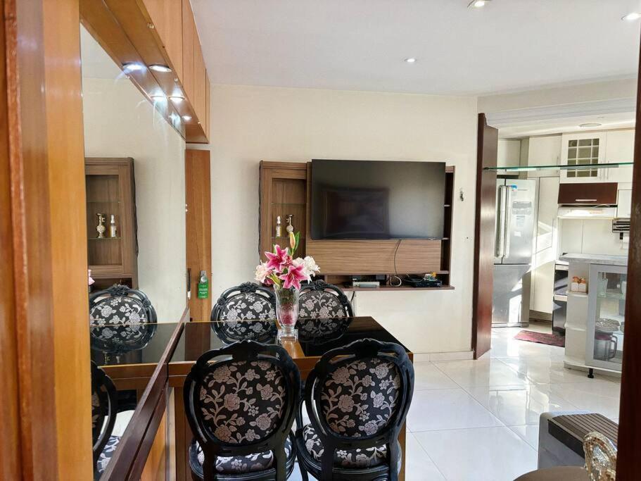 A 5min- Com Piscina, Portaria 24hrs, Internet 500mg, Shopping Rio Sul 2min A Pe! Apartamento Rio de Janeiro