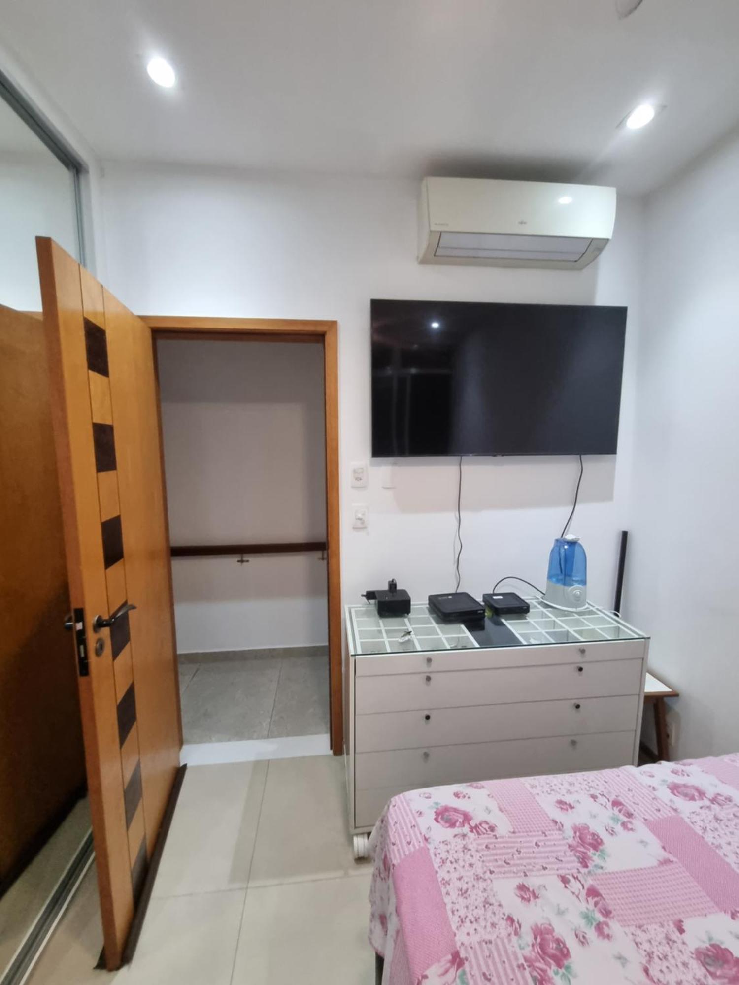 Homestay 1 C Vista Livre E Banheiro Privativo E Perto Praias Ipanema Leblon Arpoador Copacabana E Do Cristo Redentor Do Bondinho Pao Acucar Etc Chegando Cedo Que O Check-in Do Meio-dia, Deixe Suas Malas, Idem No Check-out 10h Manha Rio de Janeiro