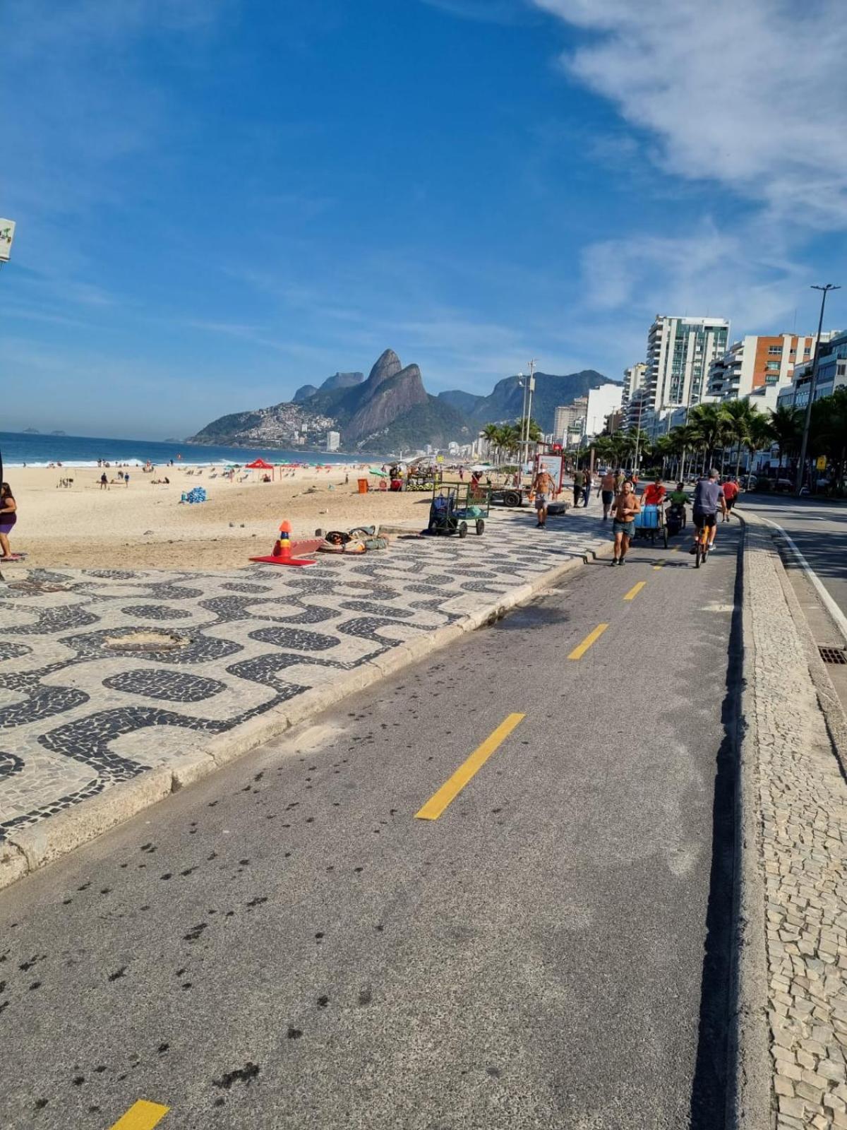Homestay 1 C Vista Livre E Banheiro Privativo E Perto Praias Ipanema Leblon Arpoador Copacabana E Do Cristo Redentor Do Bondinho Pao Acucar Etc Chegando Cedo Que O Check-in Do Meio-dia, Deixe Suas Malas, Idem No Check-out 10h Manha *