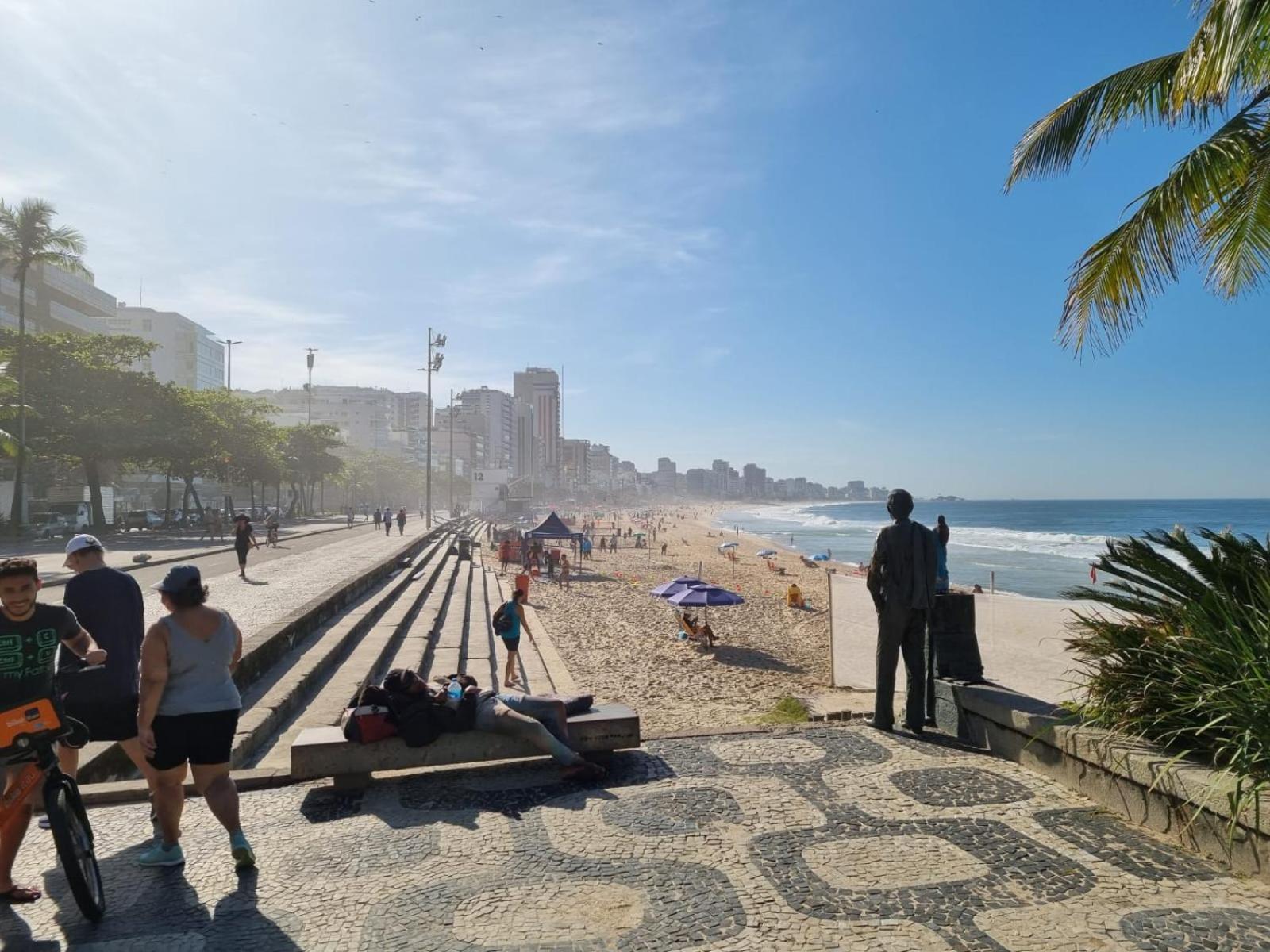 Homestay 1 C Vista Livre E Banheiro Privativo E Perto Praias Ipanema Leblon Arpoador Copacabana E Do Cristo Redentor Do Bondinho Pao Acucar Etc Chegando Cedo Que O Check-in Do Meio-dia, Deixe Suas Malas, Idem No Check-out 10h Manha Rio de Janeiro