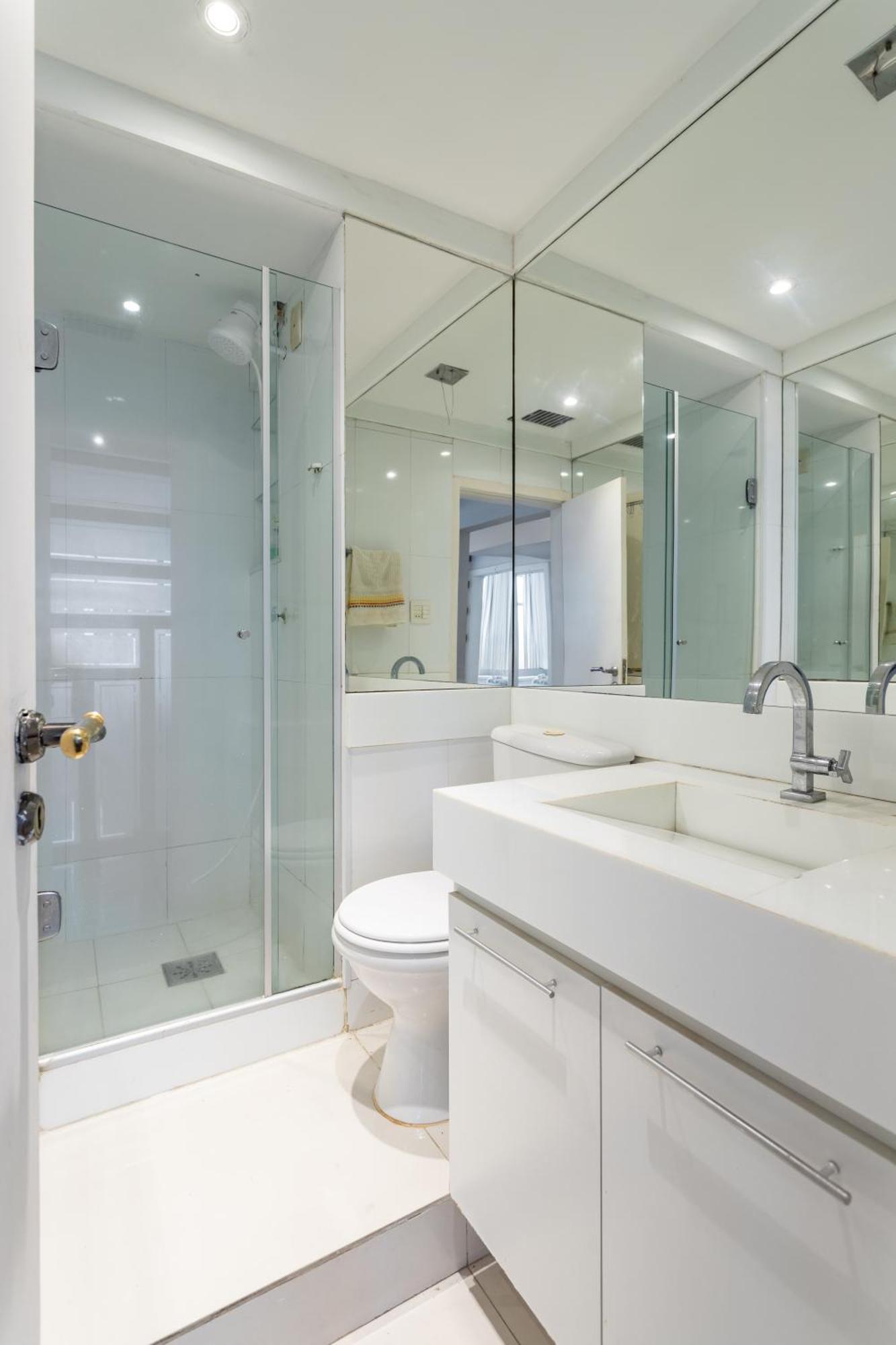 Apartamento Com Vista Em Copacabana Posto 3 *