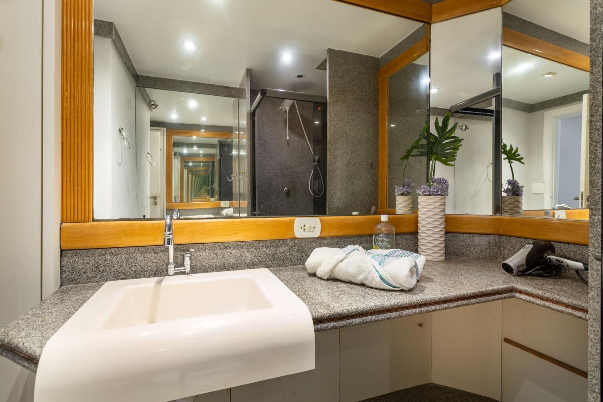 Apartamento Com Vista Em Copacabana Posto 3 *