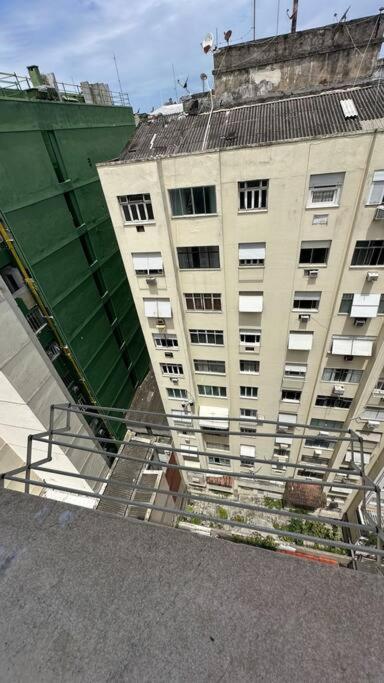 Apartamento Em Copacabana Na Quadra Da Praia! *
