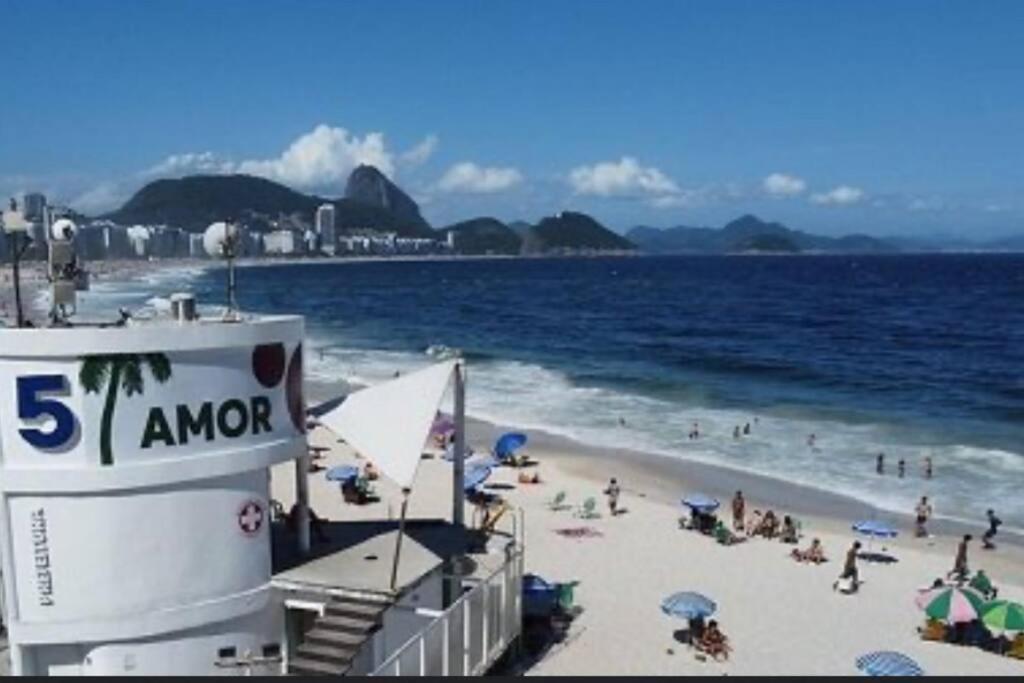 Em Copacabana Na Quadra Da Praia!