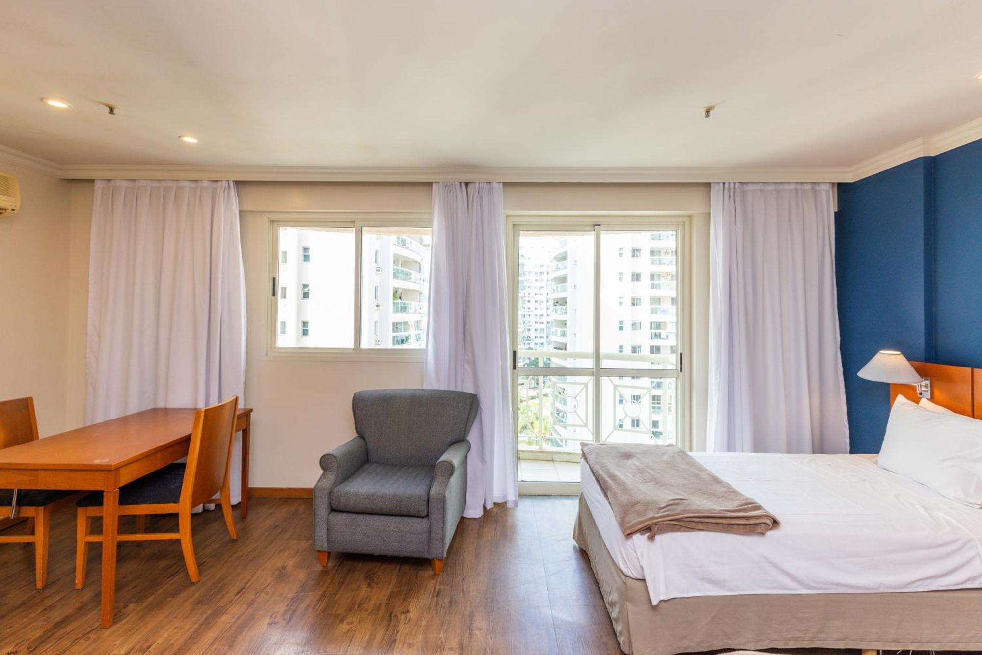 Apartment Barra Premium - Flat Com Servicos, Recepcao 24 Horas, Piscina, Academia E Balsa Praia! *