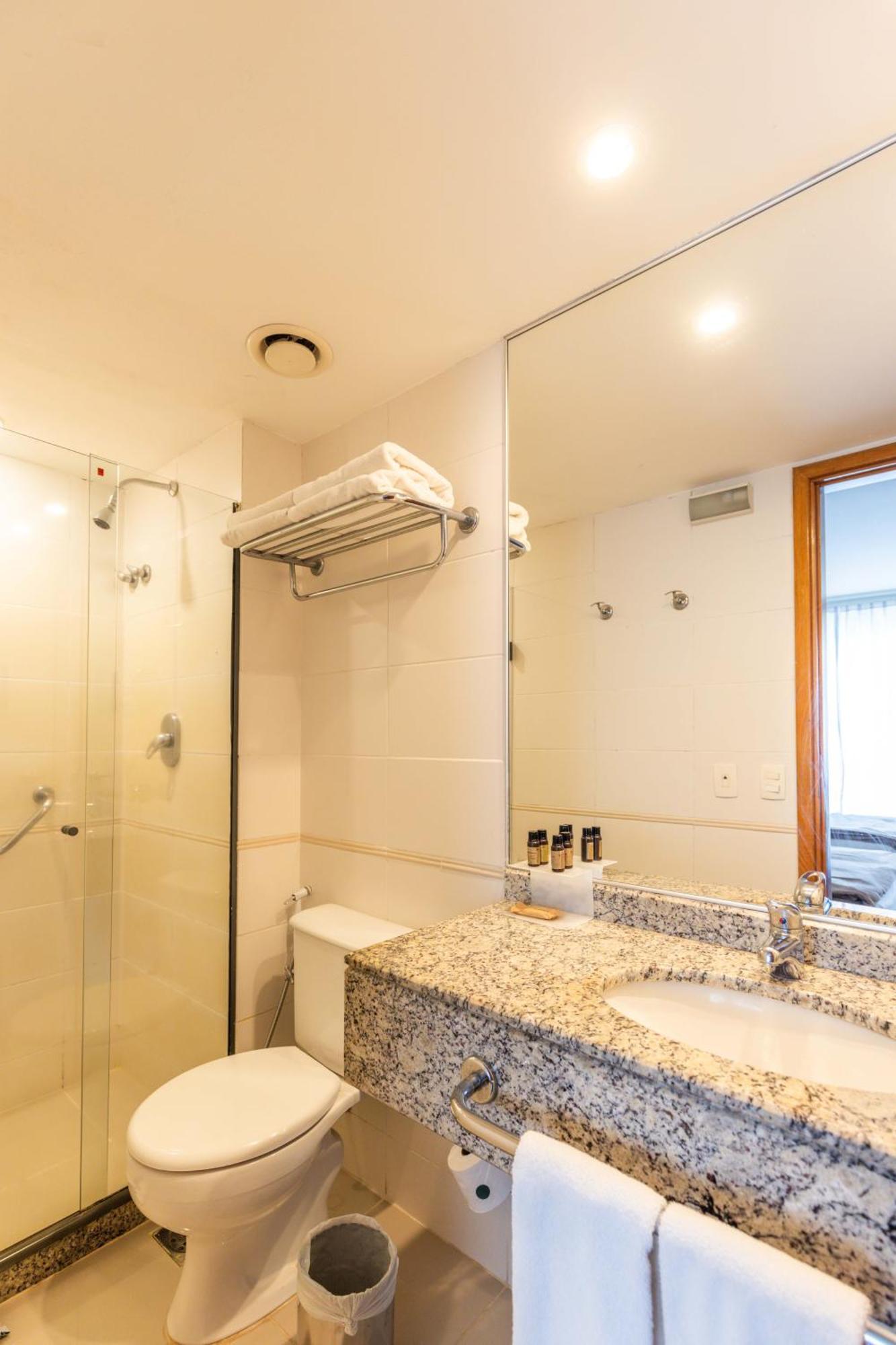Barra Premium - Flat Com Servicos, Recepcao 24 Horas, Piscina, Academia E Balsa Praia! Apartment *