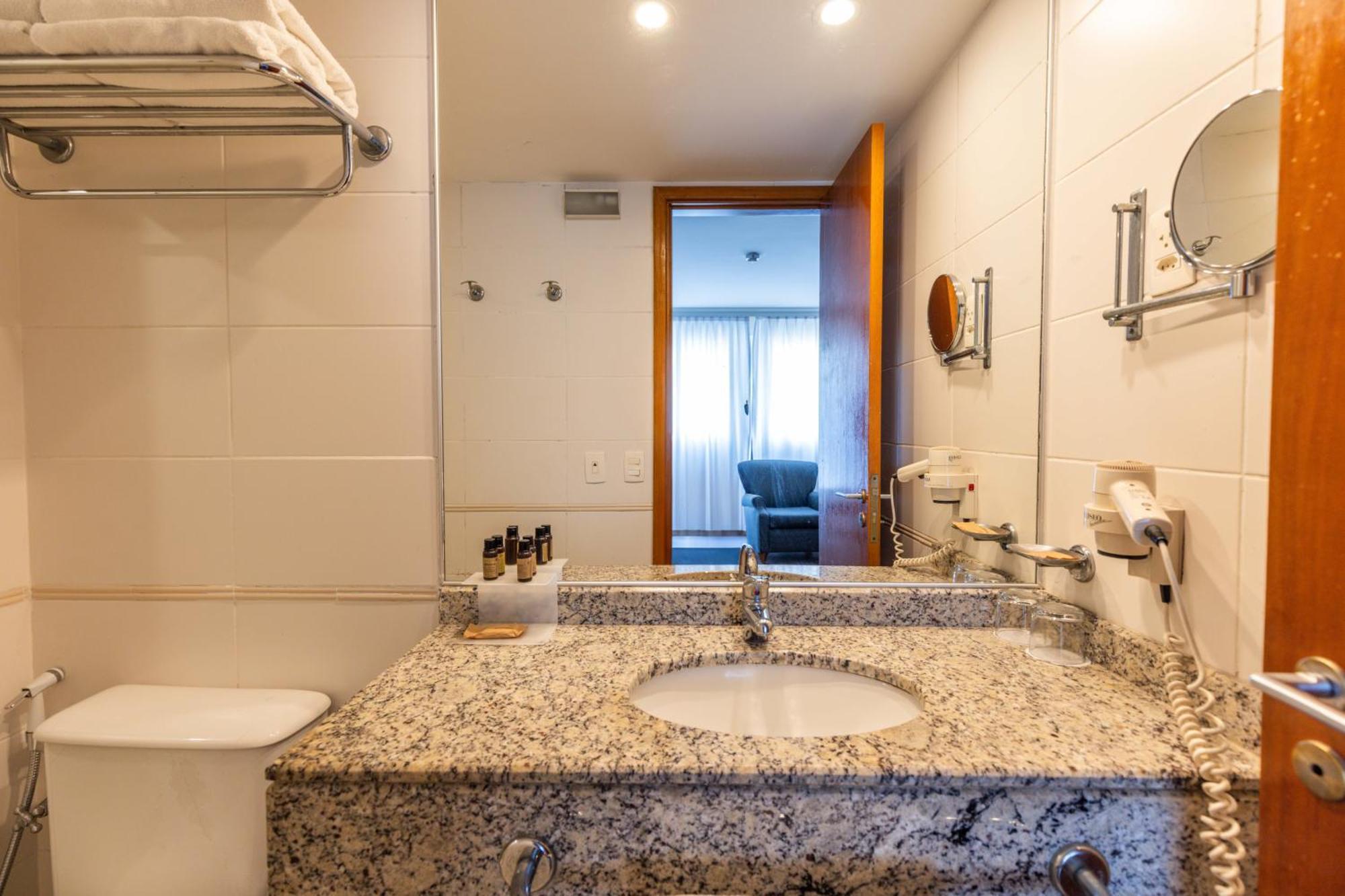 Apartment Barra Premium - Flat Com Servicos, Recepcao 24 Horas, Piscina, Academia E Balsa Praia! *