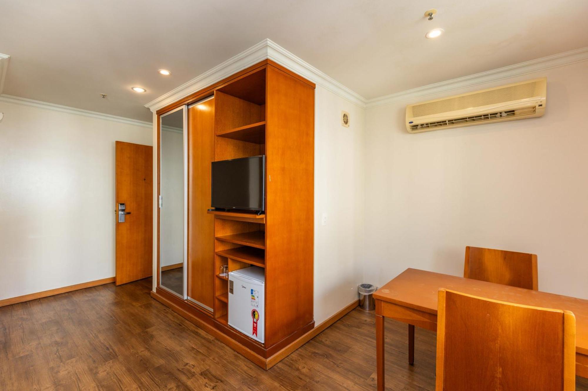 Apartment Barra Premium - Flat Com Servicos, Recepcao 24 Horas, Piscina, Academia E Balsa Praia!