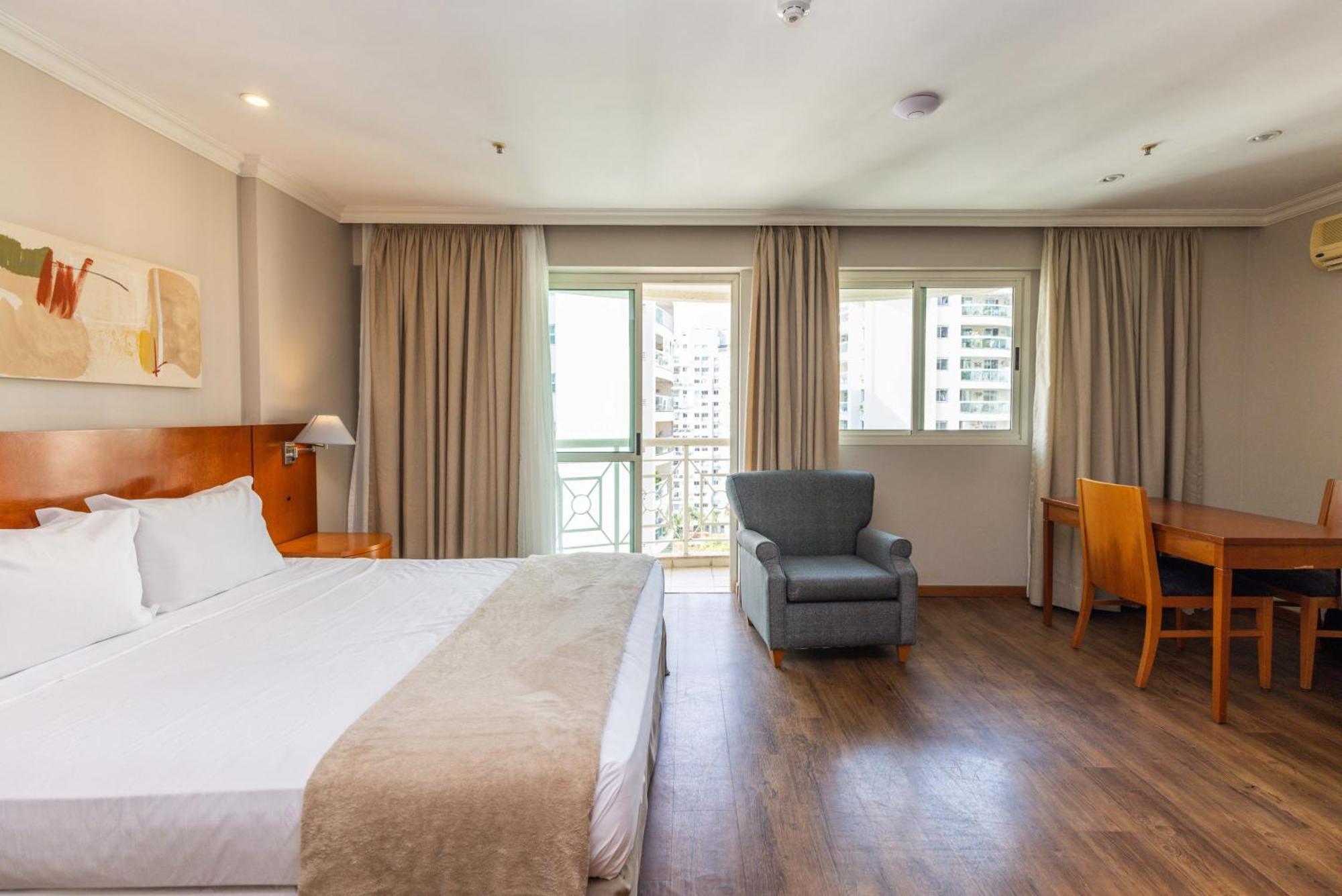Barra Premium - Flat Com Servicos, Recepcao 24 Horas, Piscina, Academia E Balsa Praia! *