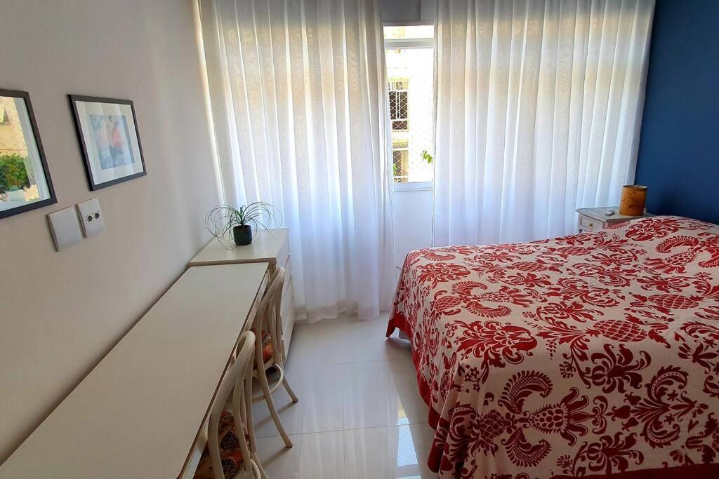 Apartamento Na Quadra Da Praia De Copacabana Apartamento *