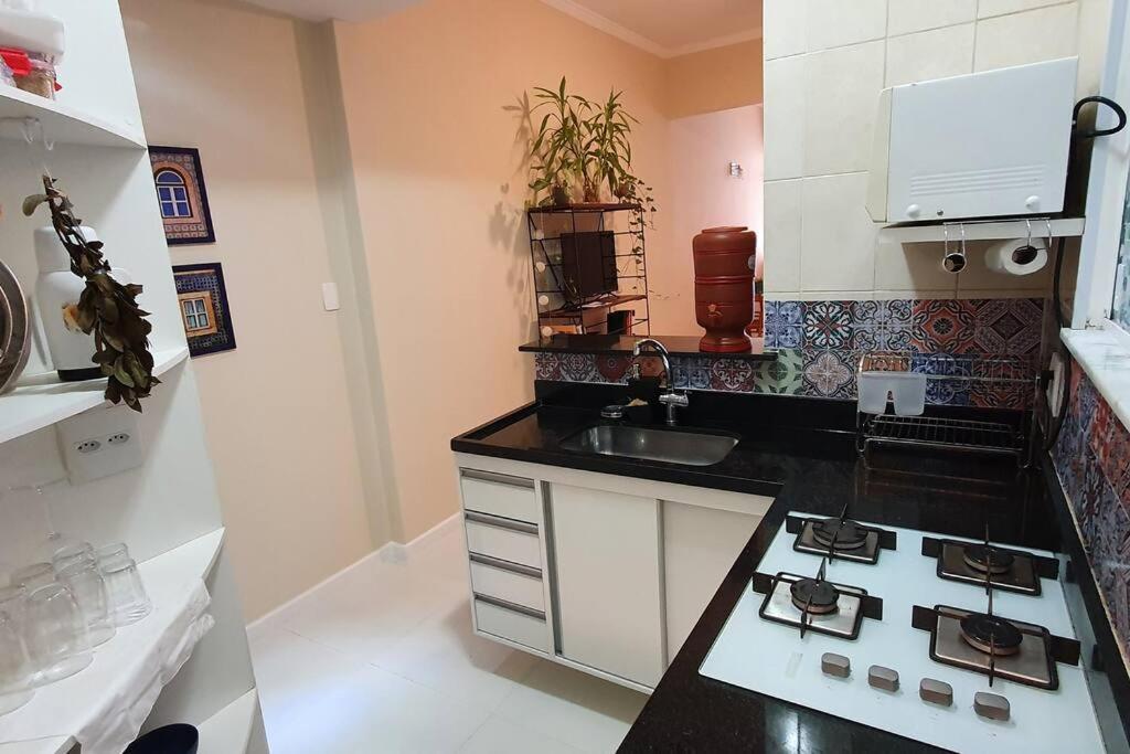 Apartamento Na Quadra Da Praia De Copacabana