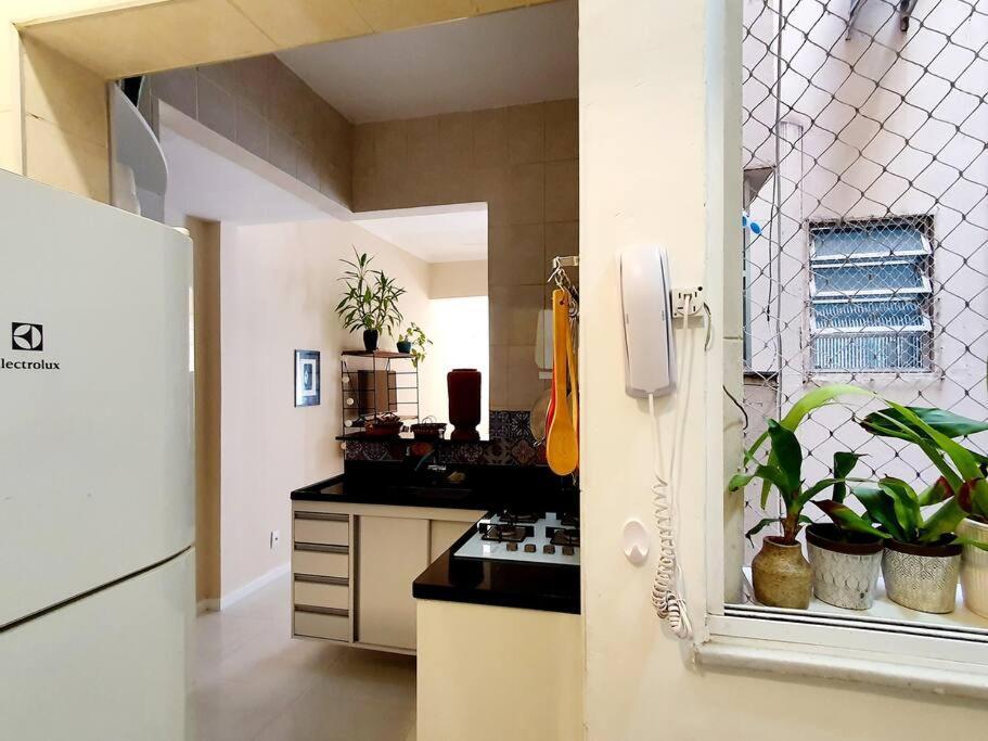 Apartamento Na Quadra Da Praia De Copacabana Apartamento