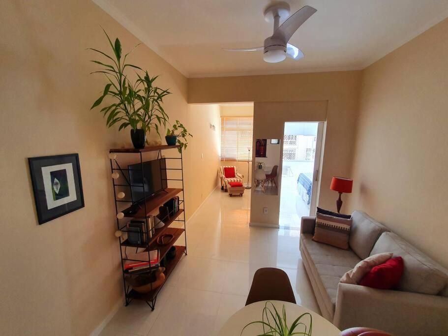 Apartamento Na Quadra Da Praia De Copacabana