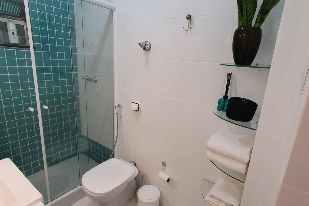 Apartamento Na Quadra Da Praia De Copacabana