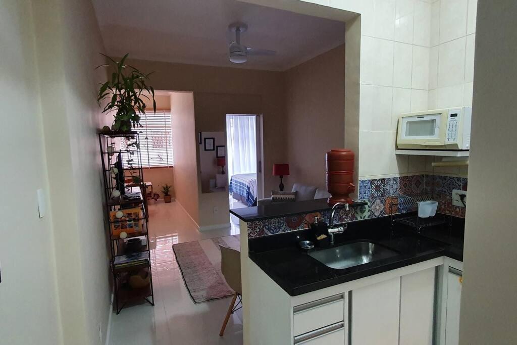Apartamento Na Quadra Da Praia De Copacabana *