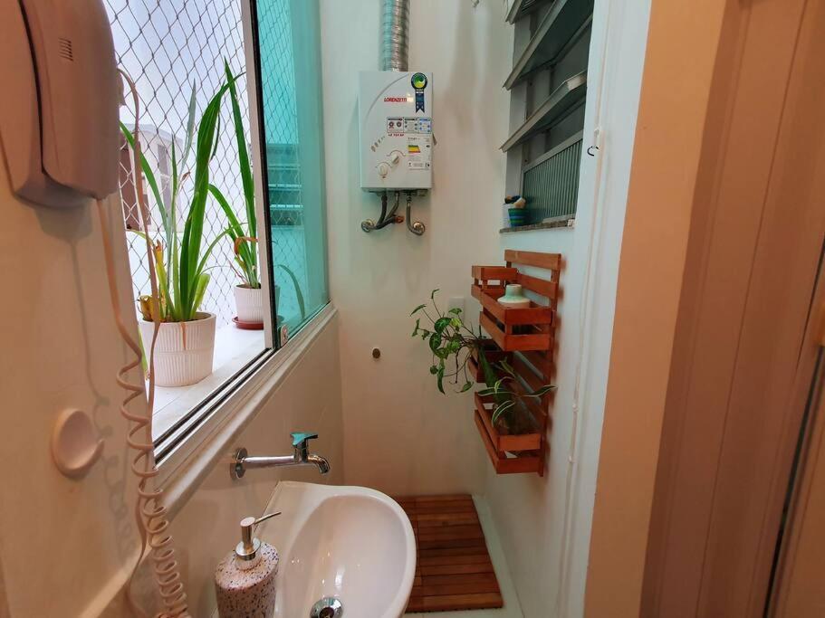 Apartamento Na Quadra Da Praia De Copacabana *