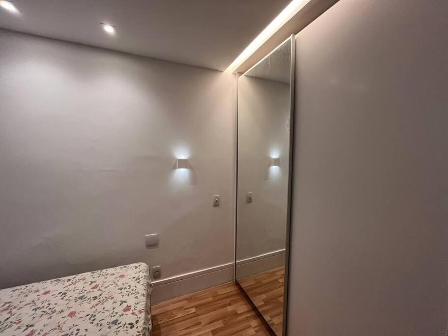Apartamento Lindo De 3 Quartos, Uma Quadra Da Praia! *