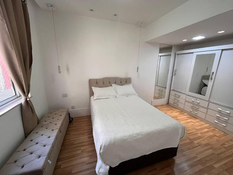 Lindo De 3 Quartos, Uma Quadra Da Praia! Apartamento