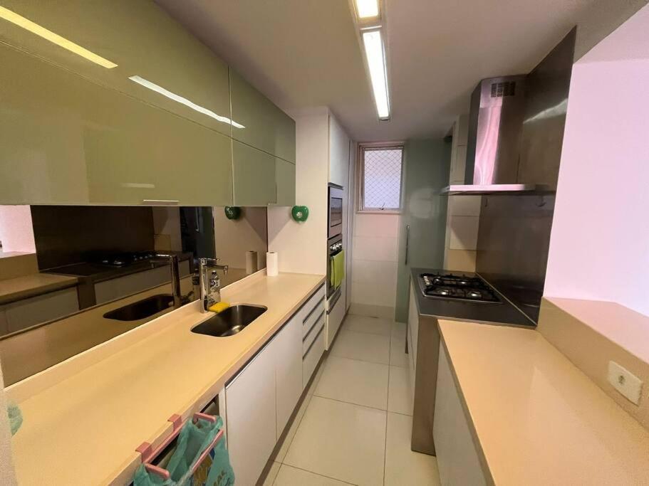 Apartamento Lindo De 3 Quartos, Uma Quadra Da Praia! Rio de Janeiro