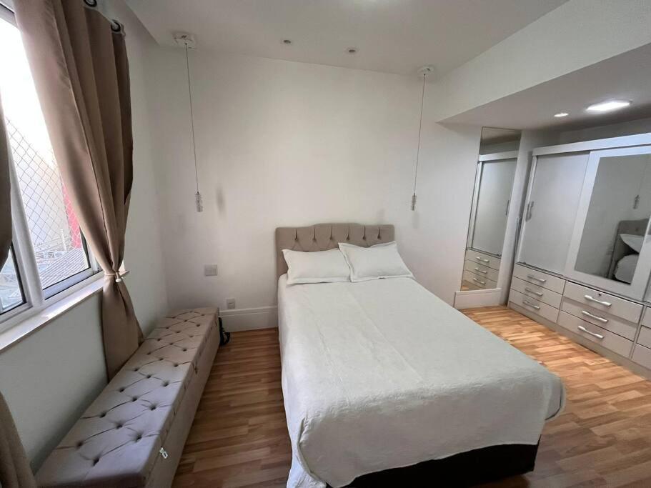 Lindo De 3 Quartos, Uma Quadra Da Praia!