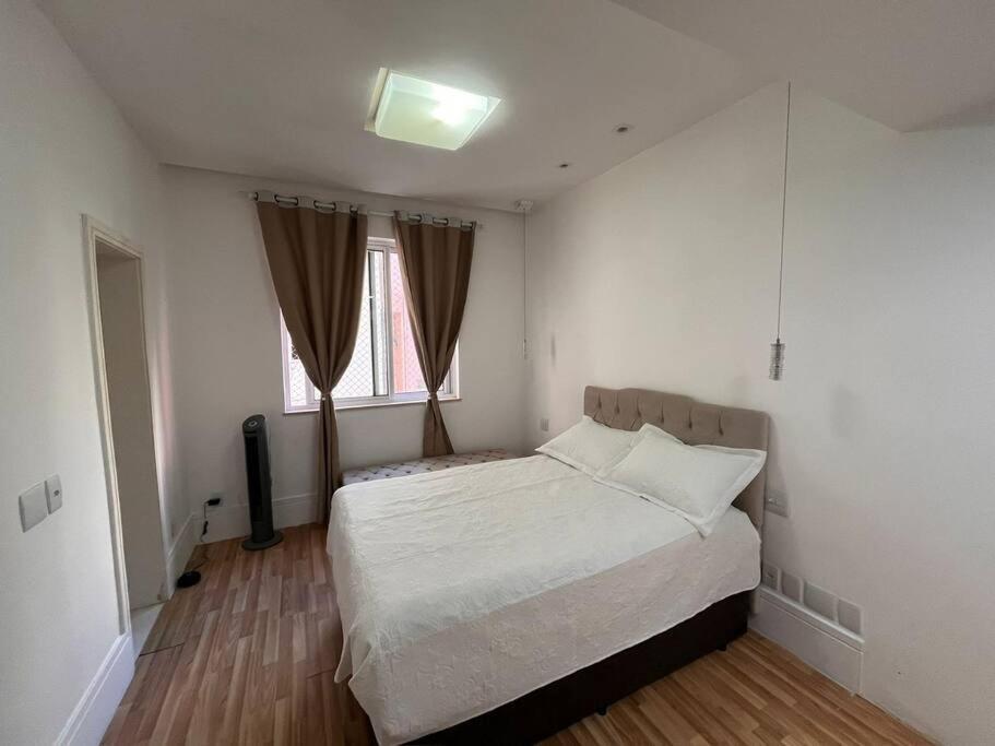 Lindo De 3 Quartos, Uma Quadra Da Praia! Apartamento