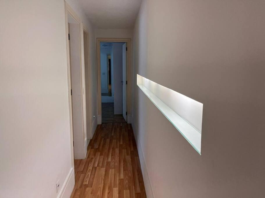 Apartamento Lindo De 3 Quartos, Uma Quadra Da Praia! *