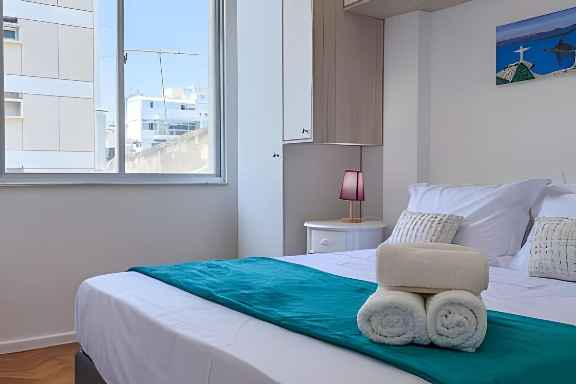 Hr.113 - Recentemente Reformado Com 2 Alugar No Posto 10 De Ipanema Apartamento *