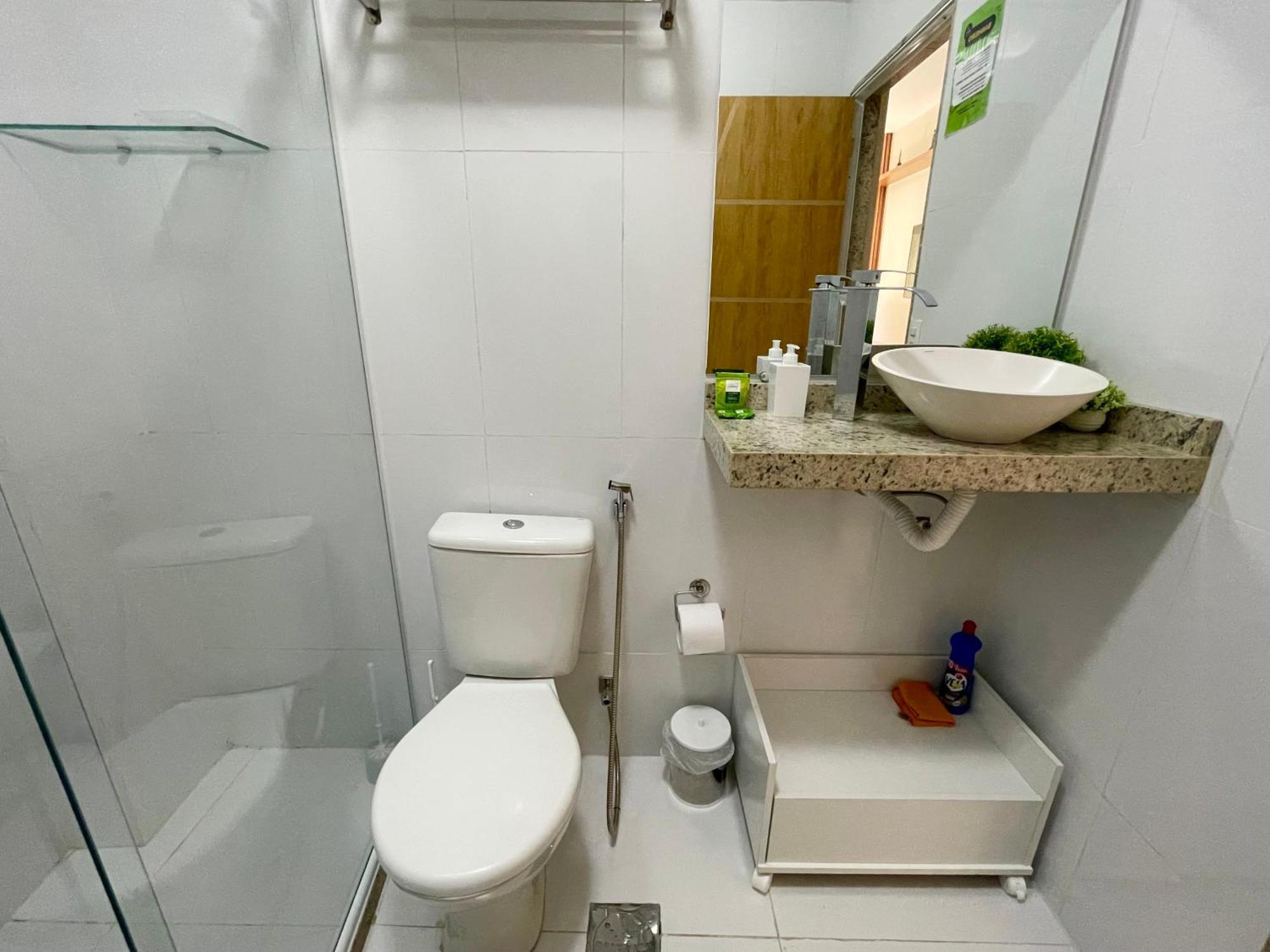 Apartamento Estudio Com Lavanderia, Cobertura, Em Frente Ao Metro, Lapa, Aeroporto Sdu E 5 Minutos Do Consulado Americano *