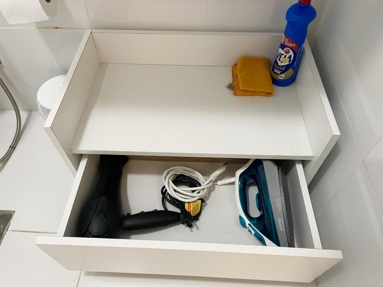 Apartamento Estudio Com Lavanderia, Cobertura, Em Frente Ao Metro, Lapa, Aeroporto Sdu E 5 Minutos Do Consulado Americano