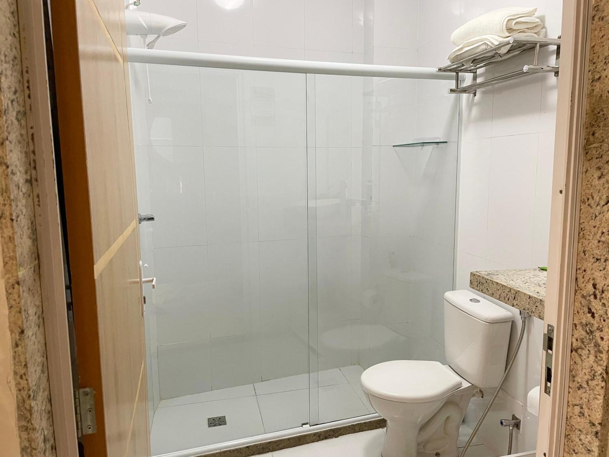 Apartamento Estudio Com Lavanderia, Cobertura, Em Frente Ao Metro, Lapa, Aeroporto Sdu E 5 Minutos Do Consulado Americano