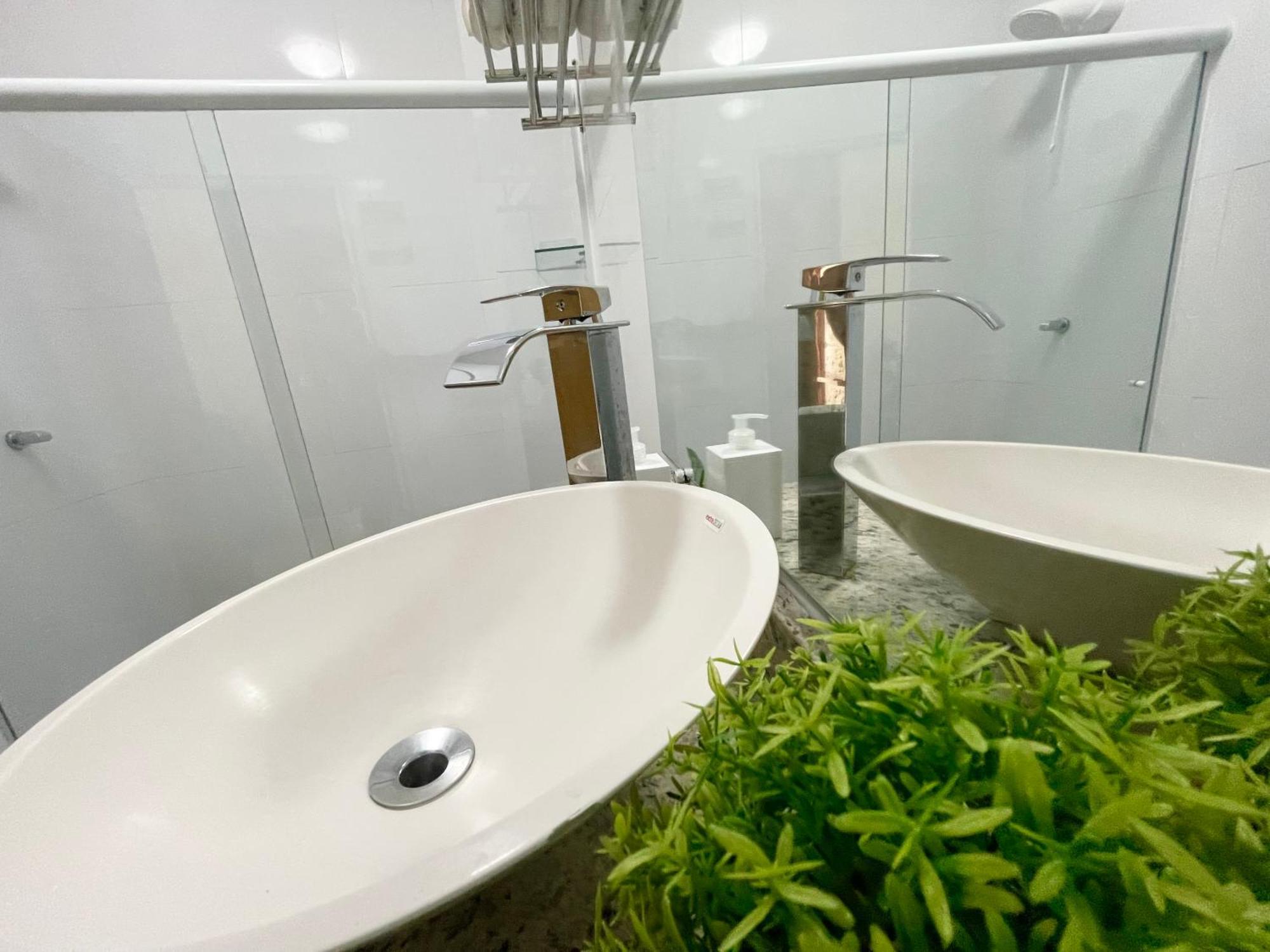 Estudio Com Lavanderia, Cobertura, Em Frente Ao Metro, Lapa, Aeroporto Sdu E 5 Minutos Do Consulado Americano Apartamento *