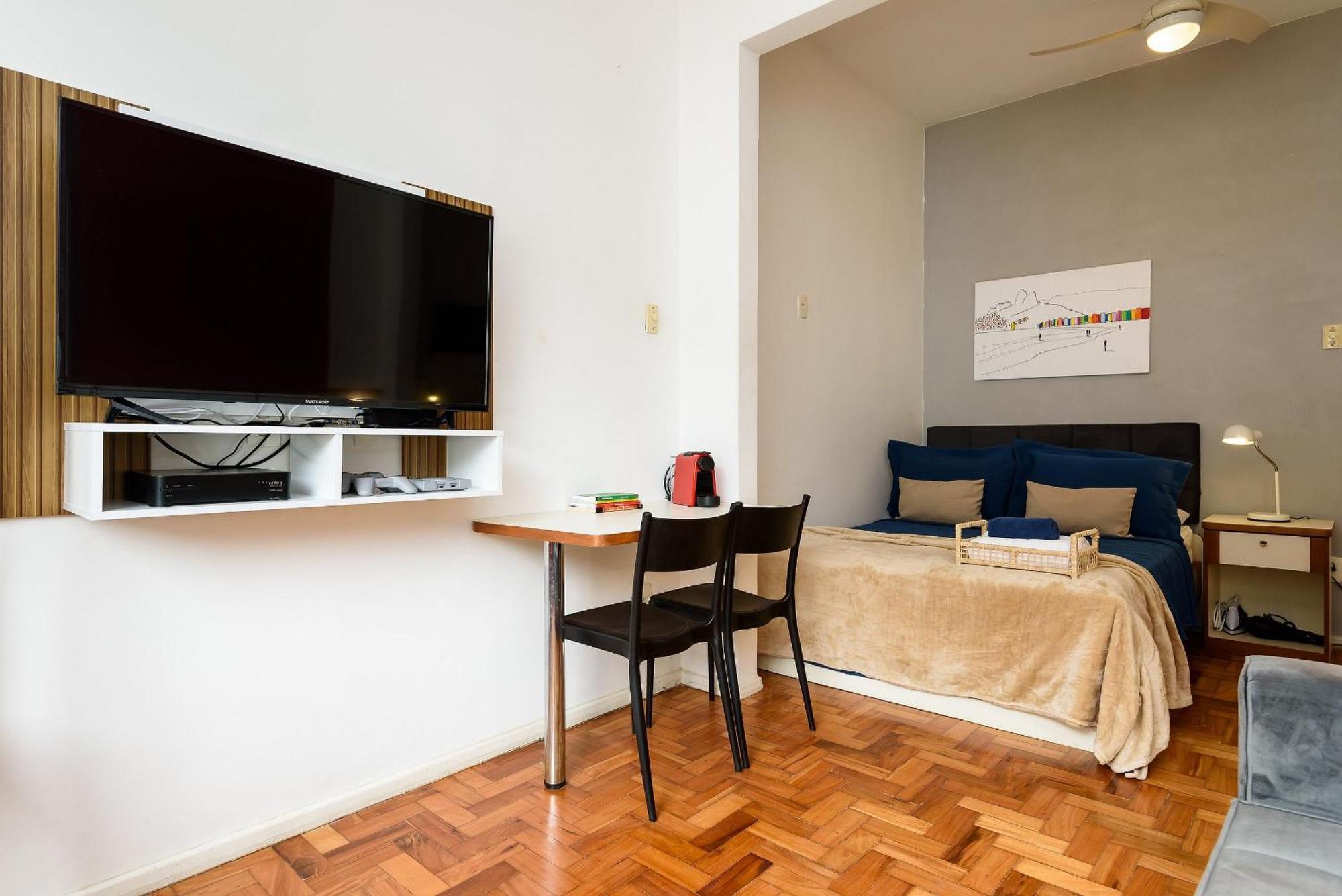 Apartamento Omar Do Rio - Br 194/1104: Studio Copacabana, Internet 240mbps, Smart Tv + Tv A Cabo, Workstation, Alexa, A 80m Do Metrô Cardeal Arcoverde E A 400m Da Praia De Copacabana Rio de Janeiro