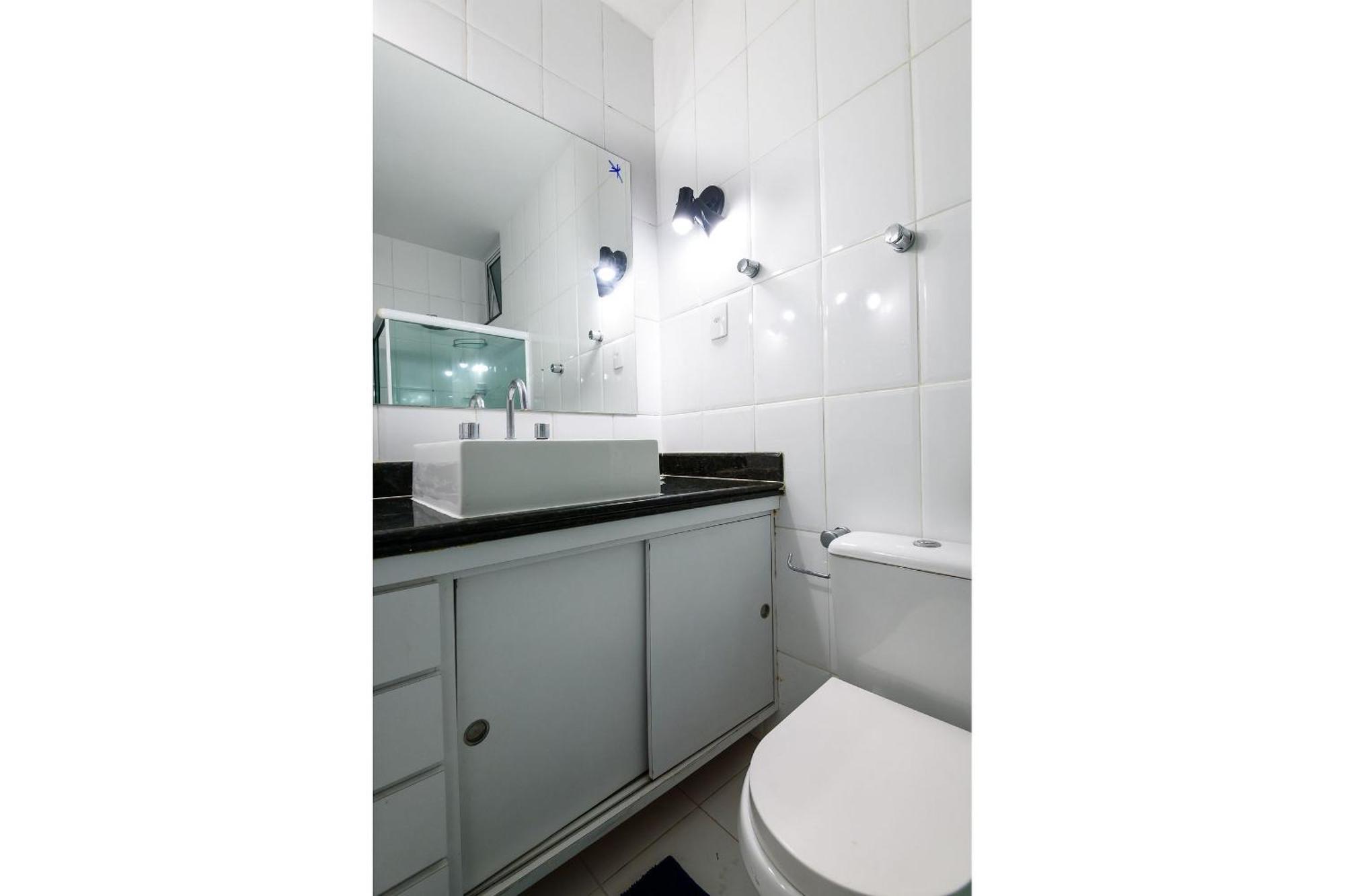 Apartamento Omar Do Rio - Bi 102/202: 3qtos/2ba, Internet 240mbps, 300 Metros Da De Copacabana E A 200 Metros Do Metrô