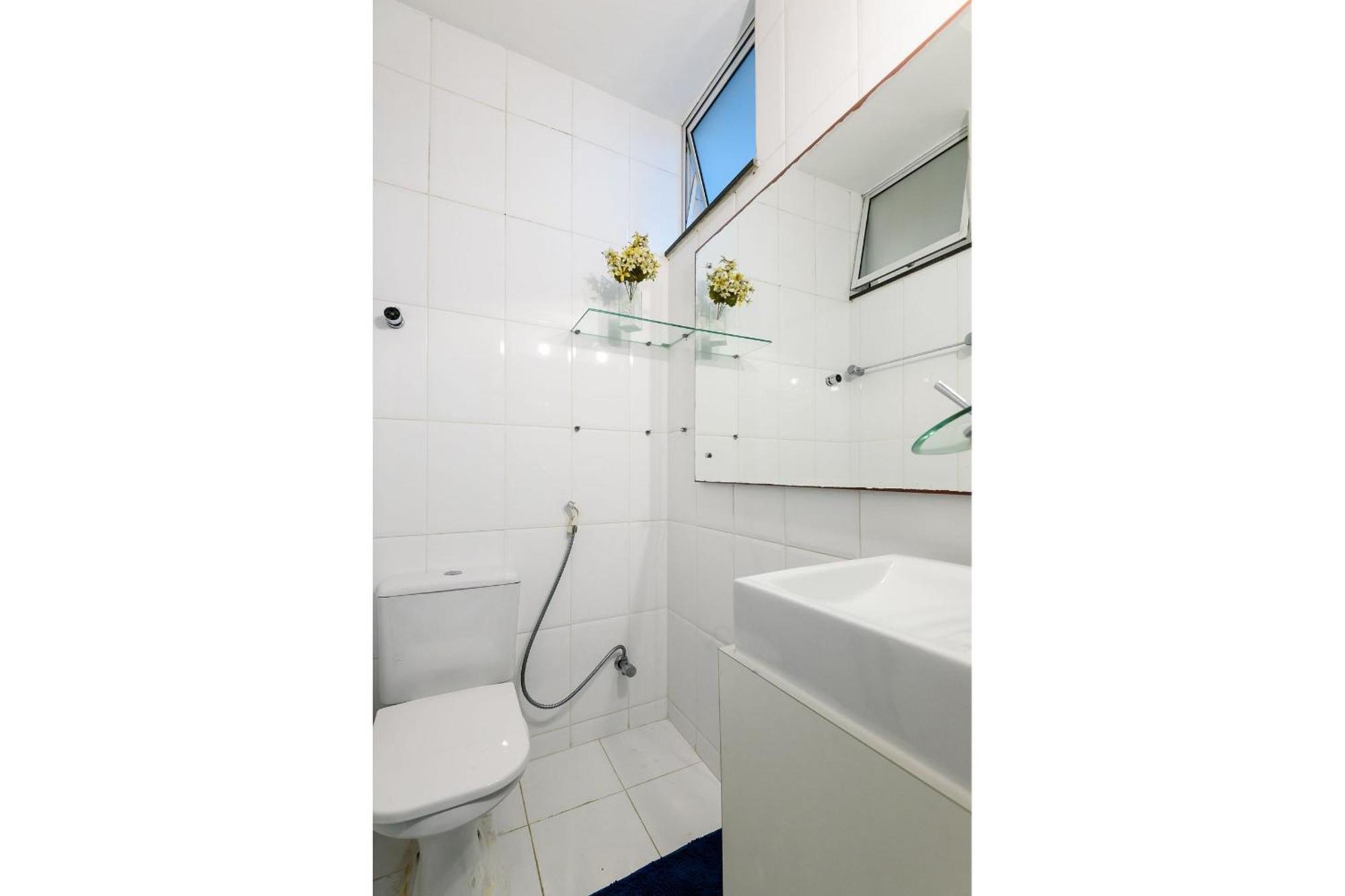Apartamento Omar Do Rio - Bi 102/202: 3qtos/2ba, Internet 240mbps, 300 Metros Da De Copacabana E A 200 Metros Do Metrô *