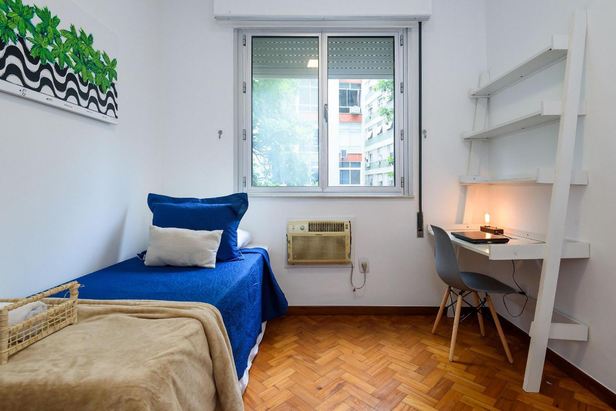Apartamento Omar Do Rio - Bi 102/202: 3qtos/2ba, Internet 240mbps, 300 Metros Da De Copacabana E A 200 Metros Do Metrô