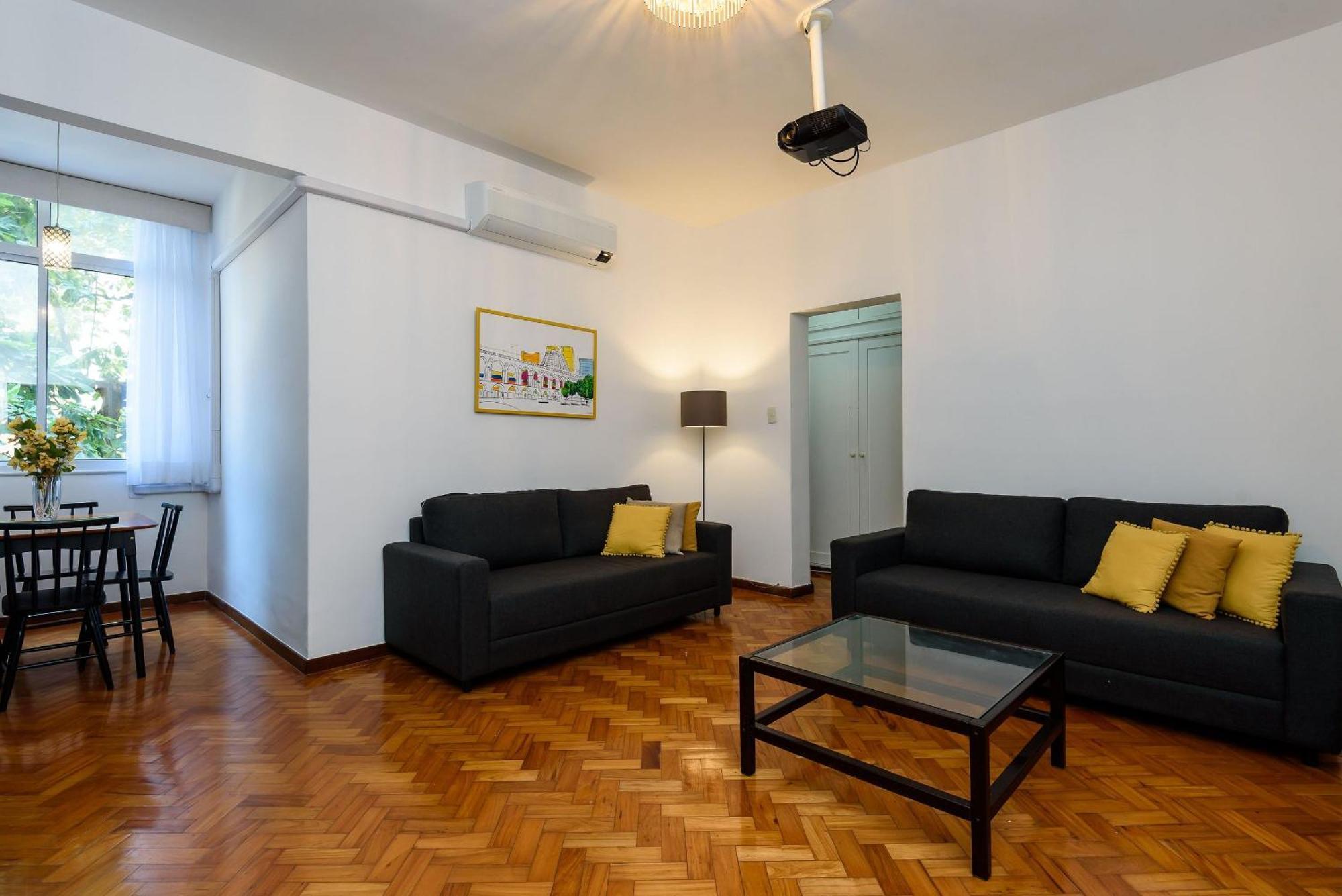 Apartamento Omar Do Rio - Bi 102/202: 3qtos/2ba, Internet 240mbps, 300 Metros Da De Copacabana E A 200 Metros Do Metrô