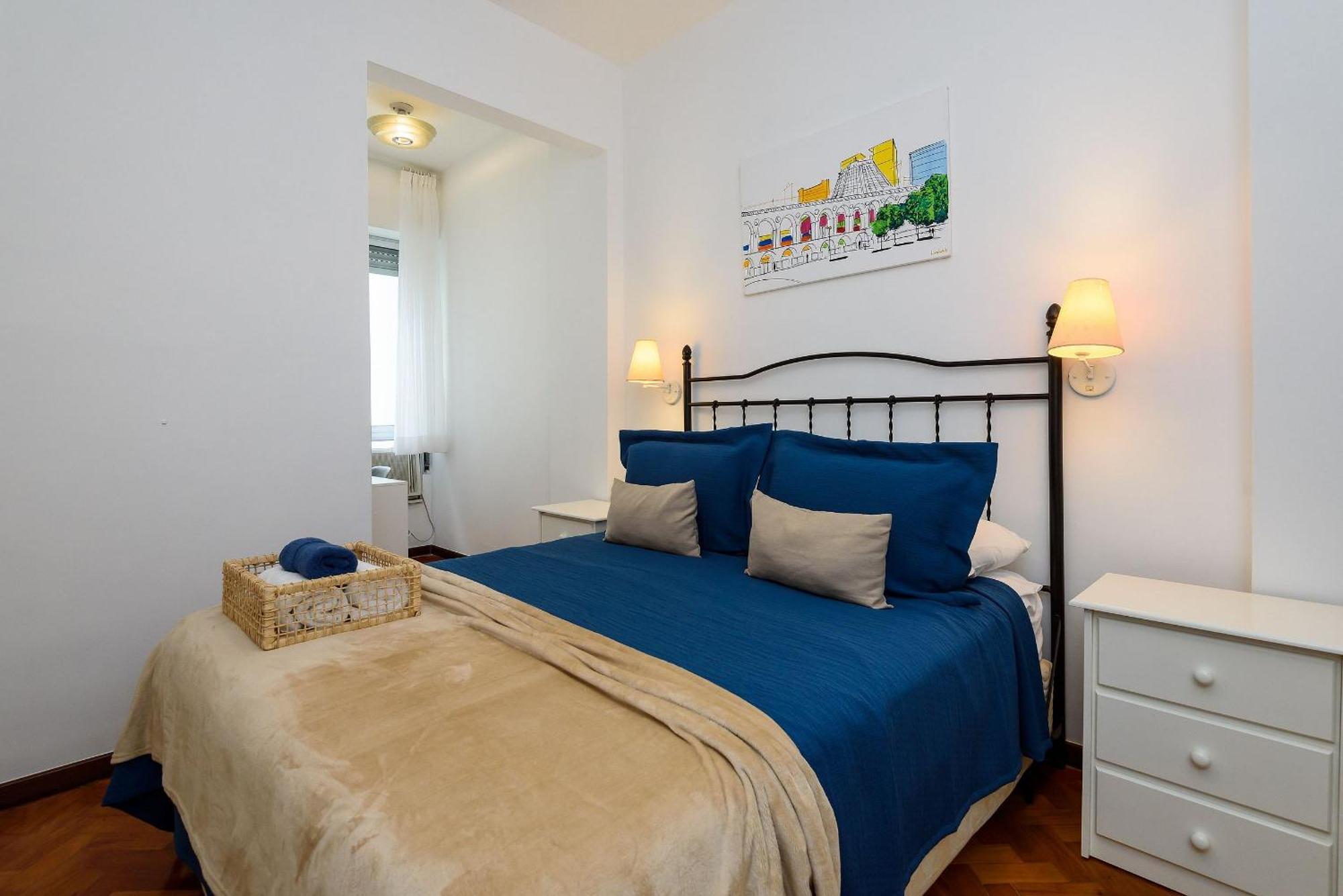 Apartamento Omar Do Rio - Bi 102/202: 3qtos/2ba, Internet 240mbps, 300 Metros Da De Copacabana E A 200 Metros Do Metrô *