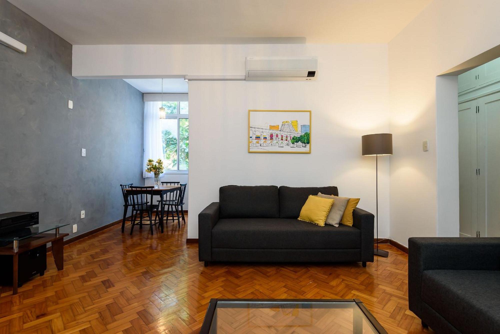 Apartamento Omar Do Rio - Bi 102/202: 3qtos/2ba, Internet 240mbps, 300 Metros Da De Copacabana E A 200 Metros Do Metrô