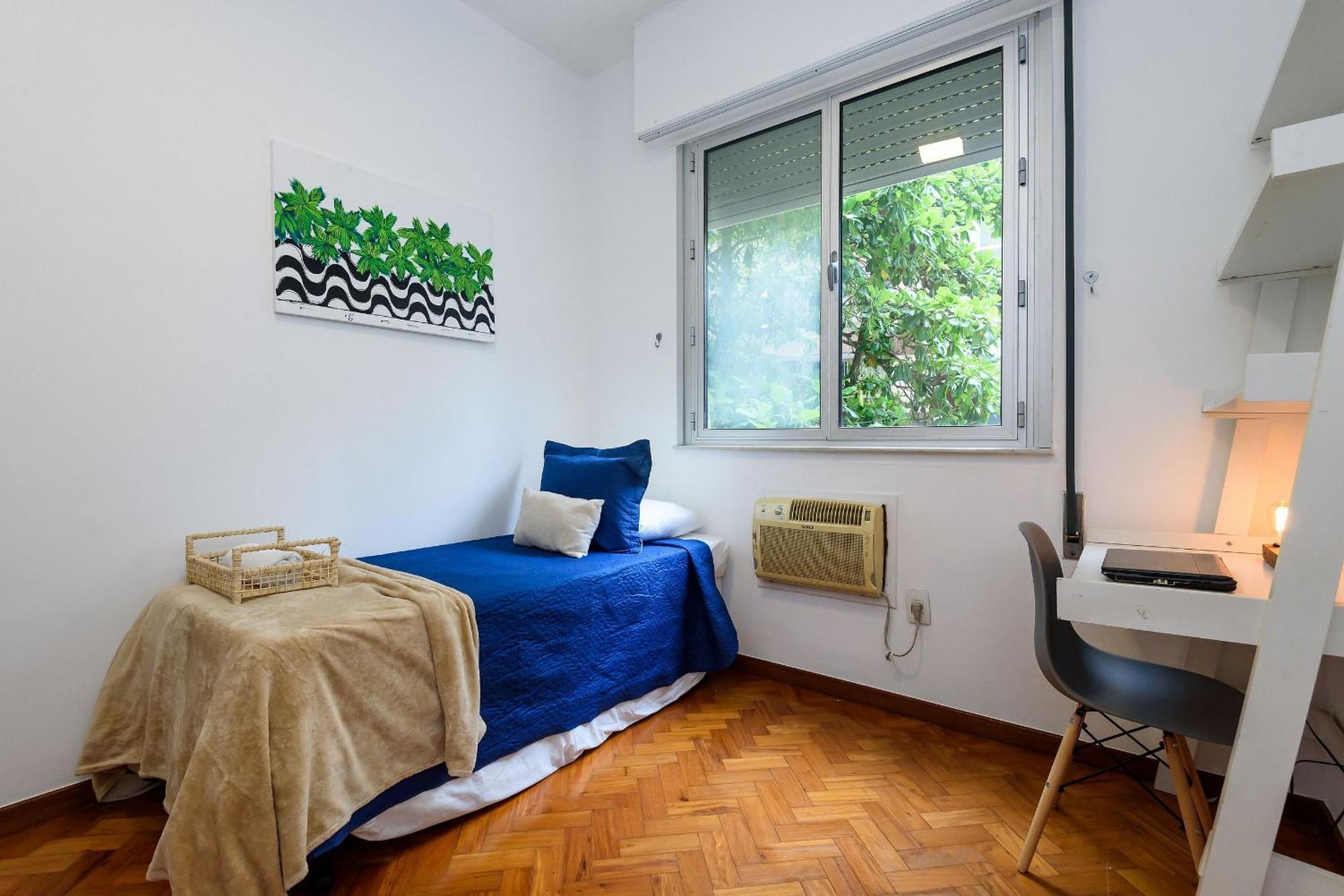 Apartamento Omar Do Rio - Bi 102/202: 3qtos/2ba, Internet 240mbps, 300 Metros Da De Copacabana E A 200 Metros Do Metrô *