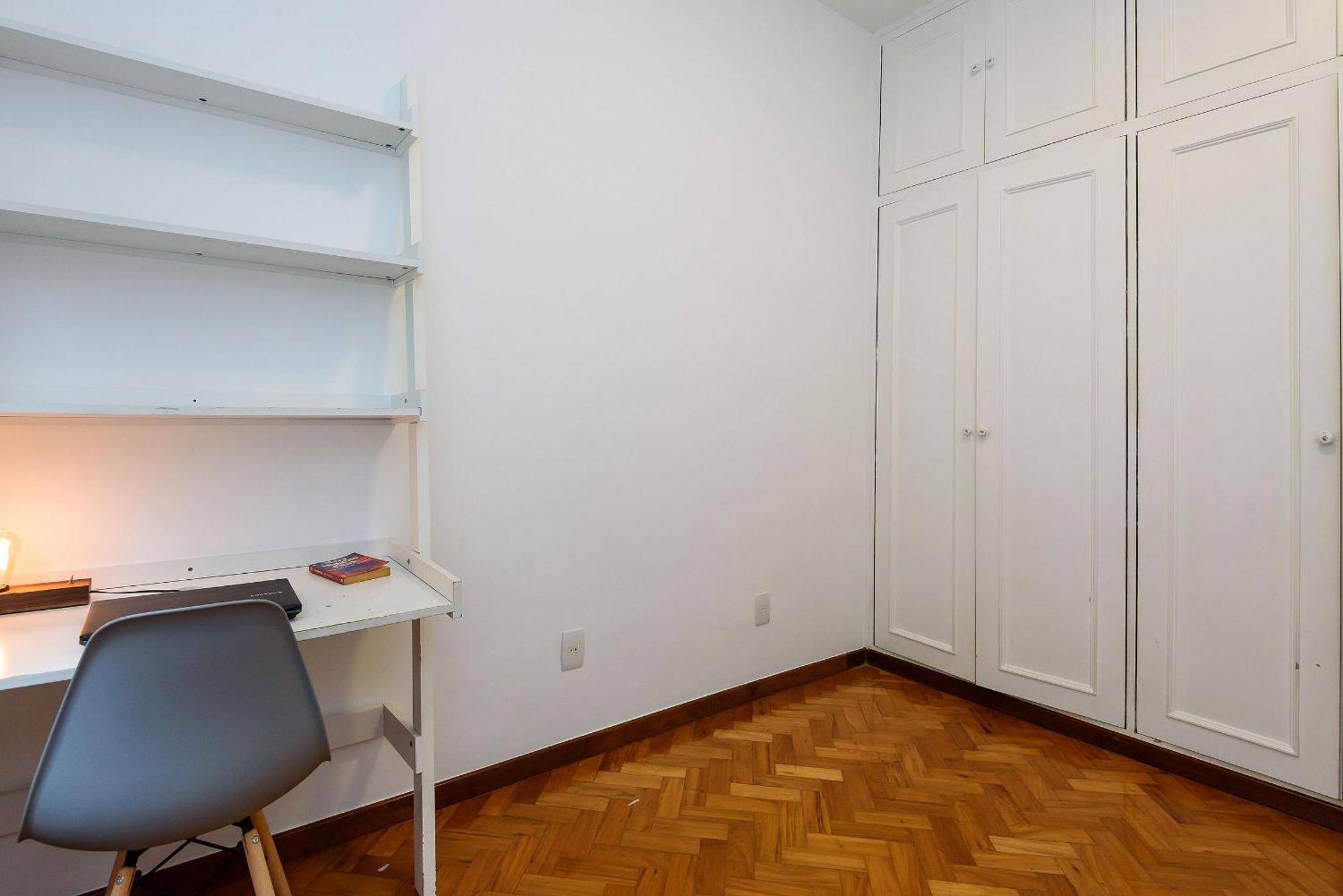 Apartamento Omar Do Rio - Bi 102/202: 3qtos/2ba, Internet 240mbps, 300 Metros Da De Copacabana E A 200 Metros Do Metrô